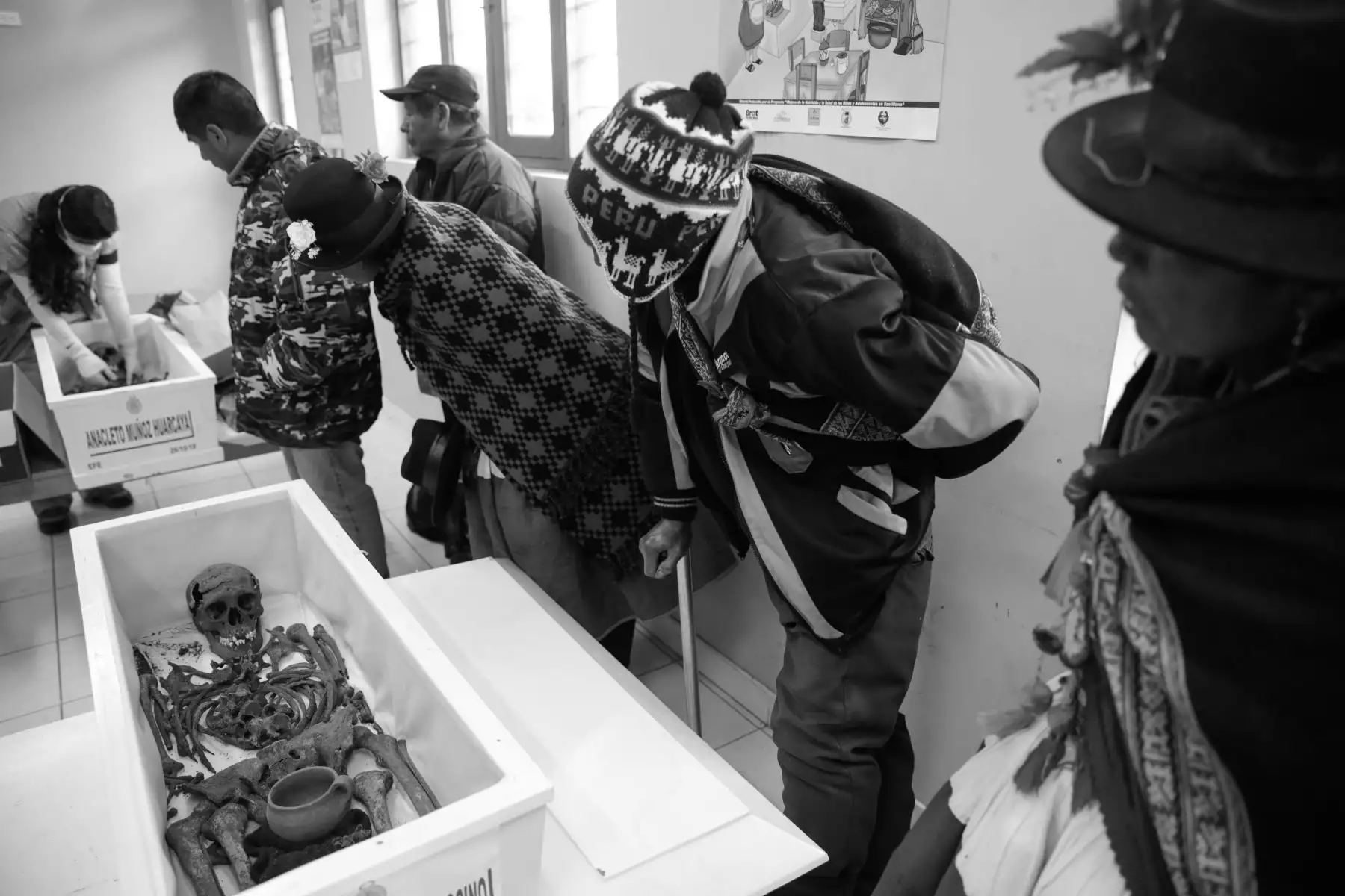 El 26 de octubre del 2018, el Estado Peruano entregó los cuerpos de 26 víctimas de los años de la violencia terrorista de Sendero Luminoso en la comunidad de Llacchua, en Ayacucho. Foto: ANDINA/Jack Ramón