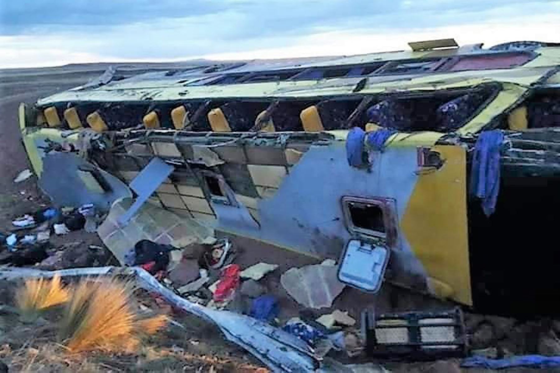 CortesíaAl menos 15 personas mueren en accidente de tránsito en Puno. Foto: cortesía Radio Exitosa-Ilave/Facebook