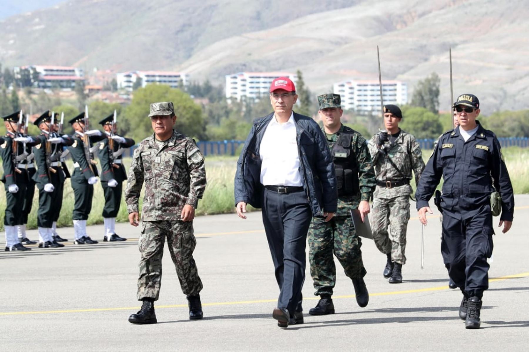 Presidente Vizcarra arribó esta mañana a Huánuco para participar en actividades oficiales.
