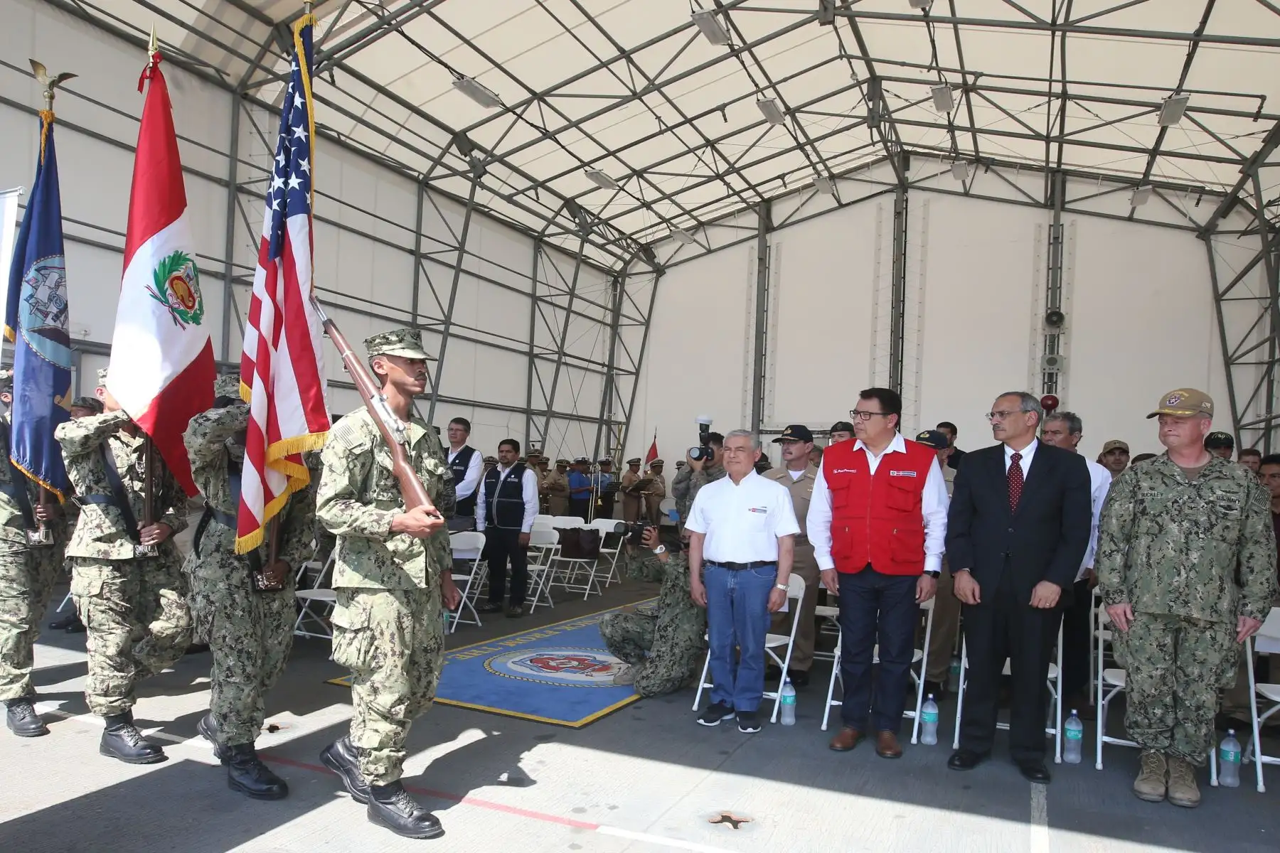 Premier, Ministro de Defensa, Comandantes Generales de las FFAA y Jefe del FFAA en ceremonia de despedida del USNS Comfort. Embajador de Estados Unidos, Krishna R. Urs, destaca labor de médicos y tripulación tras 5 días de intensa acción médica humanitaria.. Foto: ANDINA/Vidal Tarqui