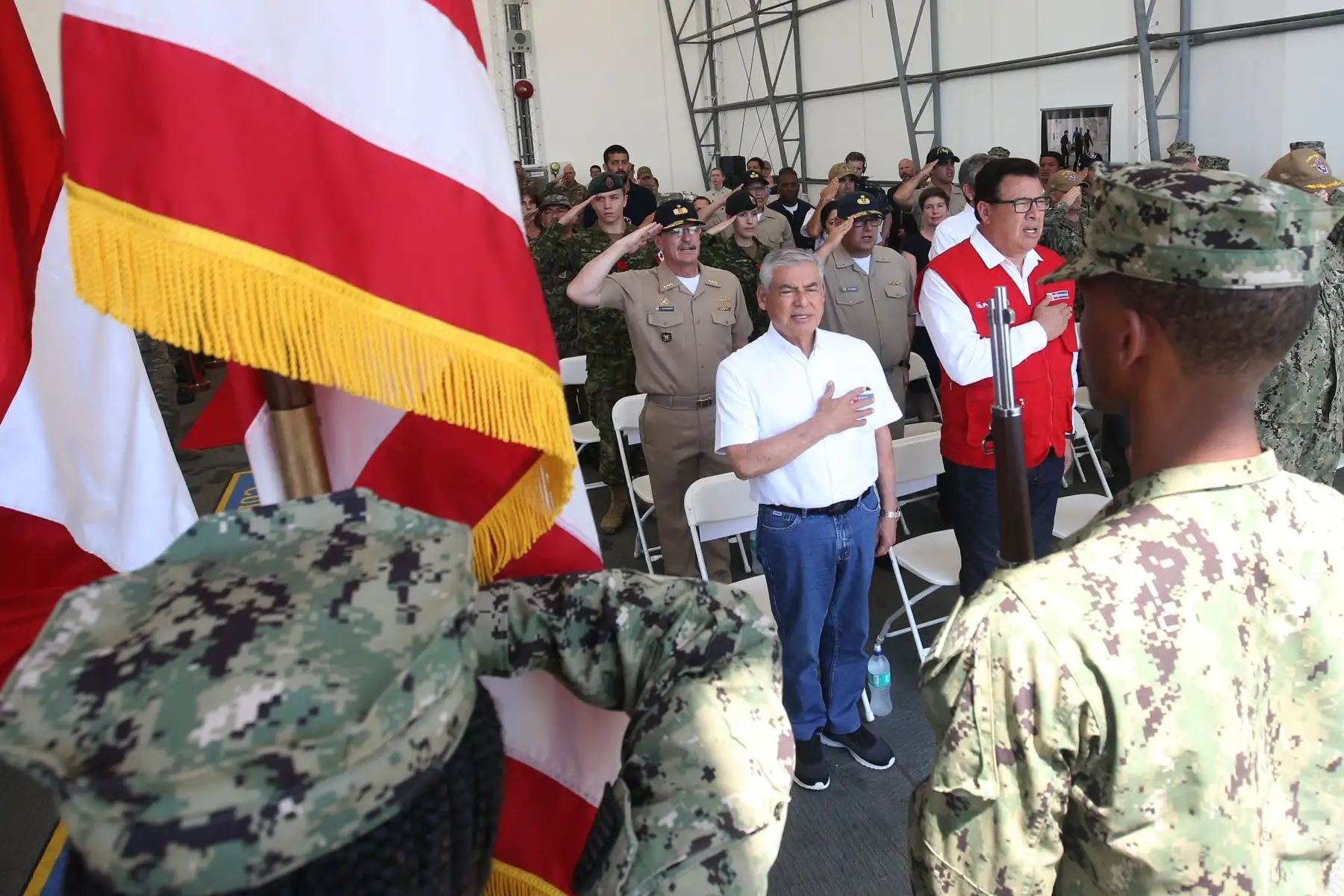 Premier, Ministro de Defensa, Comandantes Generales de las FFAA y Jefe del FFAA en ceremonia de despedida del USNS Comfort. Embajador de Estados Unidos, Krishna R. Urs, destaca labor de médicos y tripulación tras 5 días de intensa acción médica humanitaria.. Foto: ANDINA/Vidal Tarqui