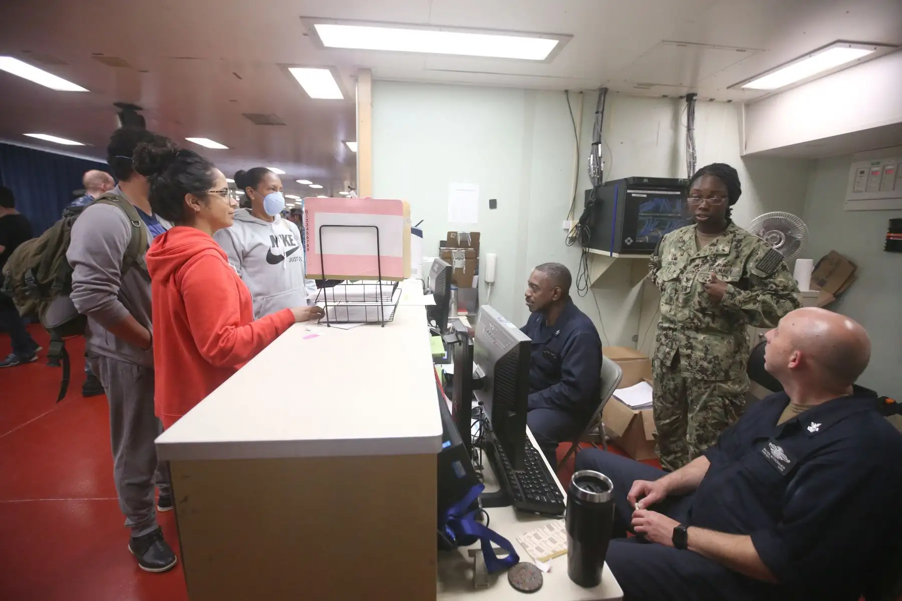 Premier, Ministro de Defensa, Comandantes Generales de las FFAA y Jefe del FFAA en ceremonia de despedida del USNS Comfort. Embajador de Estados Unidos, Krishna R. Urs, destaca labor de médicos y tripulación tras 5 días de intensa acción médica humanitaria.. Foto: ANDINA/Vidal Tarqui