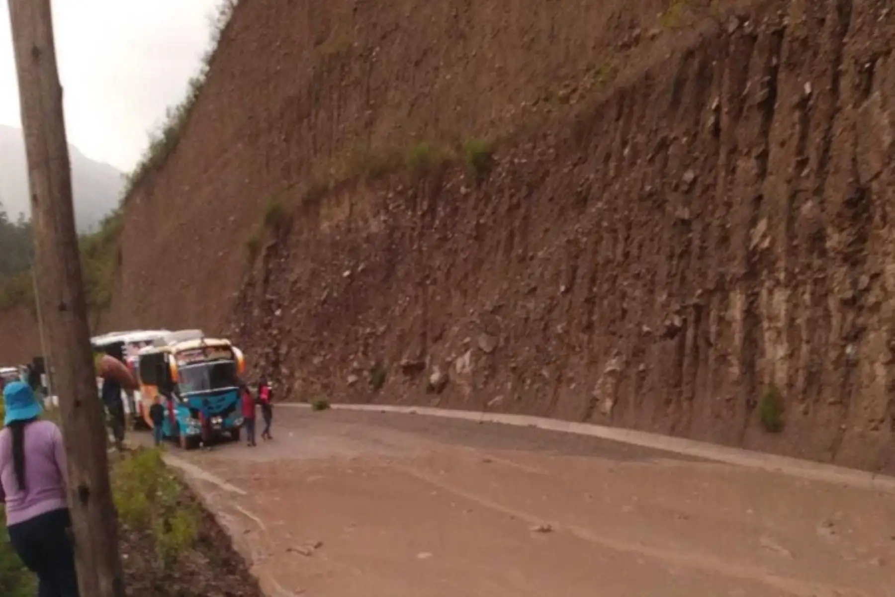 Áncash: huaico afecta 25 metros de vía Huari - Huaraz - Lima