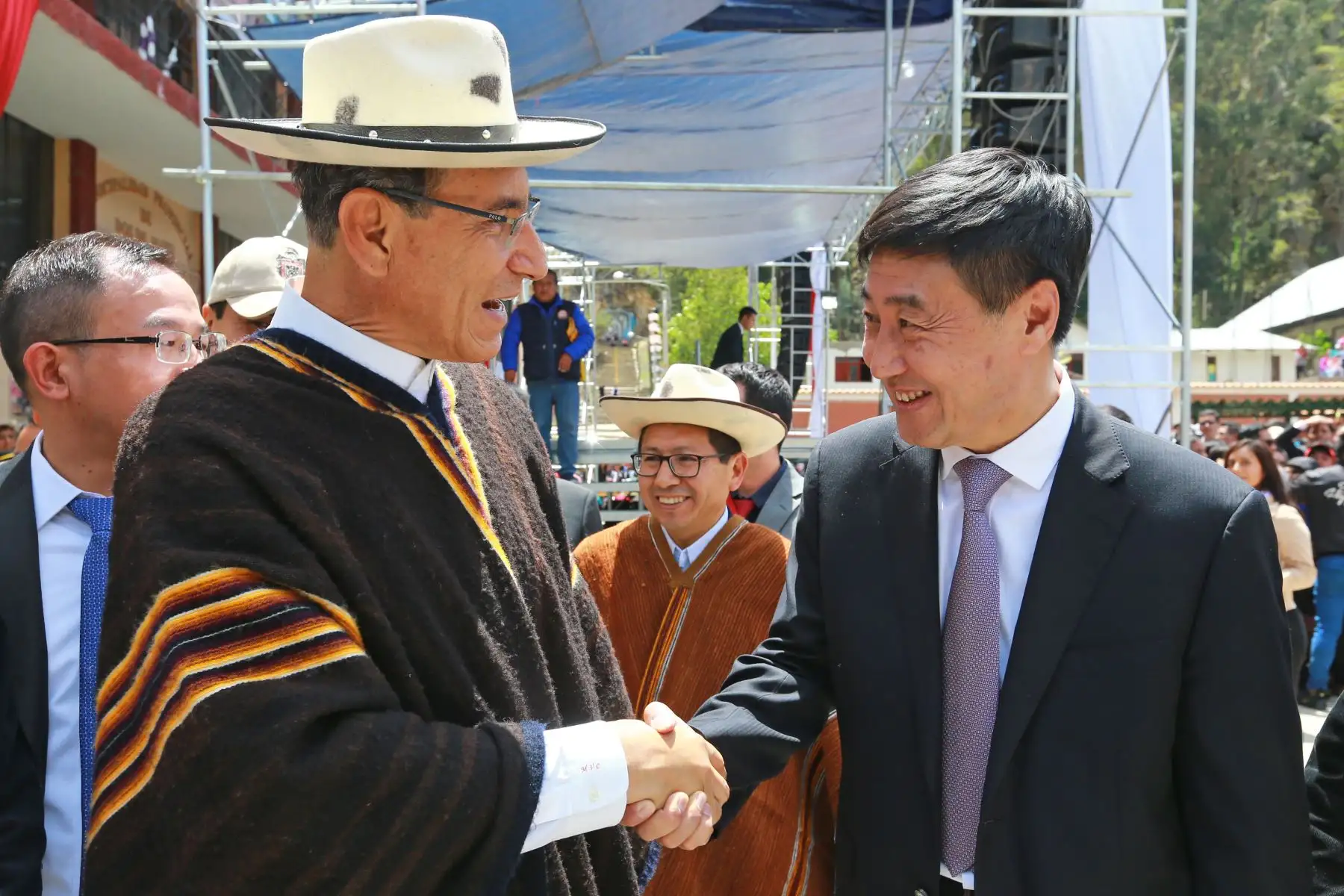 Presidente de la República, Martín Vizcarra, participa de la firma del contrato para la ejecución de la Carretera Huánuco - La Unión - Huallanca, obra que beneficiará a más de 270 mil ciudadanos de la región. Foto: ANDINA/Carlos Lezama/Prensa Presidencia
