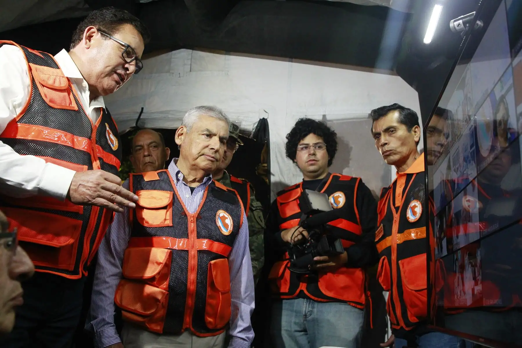 El Primer Ministro César Villanueva y el ministro de Defensa José Huerta supervisan el  Simulacro Nocturno de Sismo .Foto: ANDINA/Eddy Ramos
