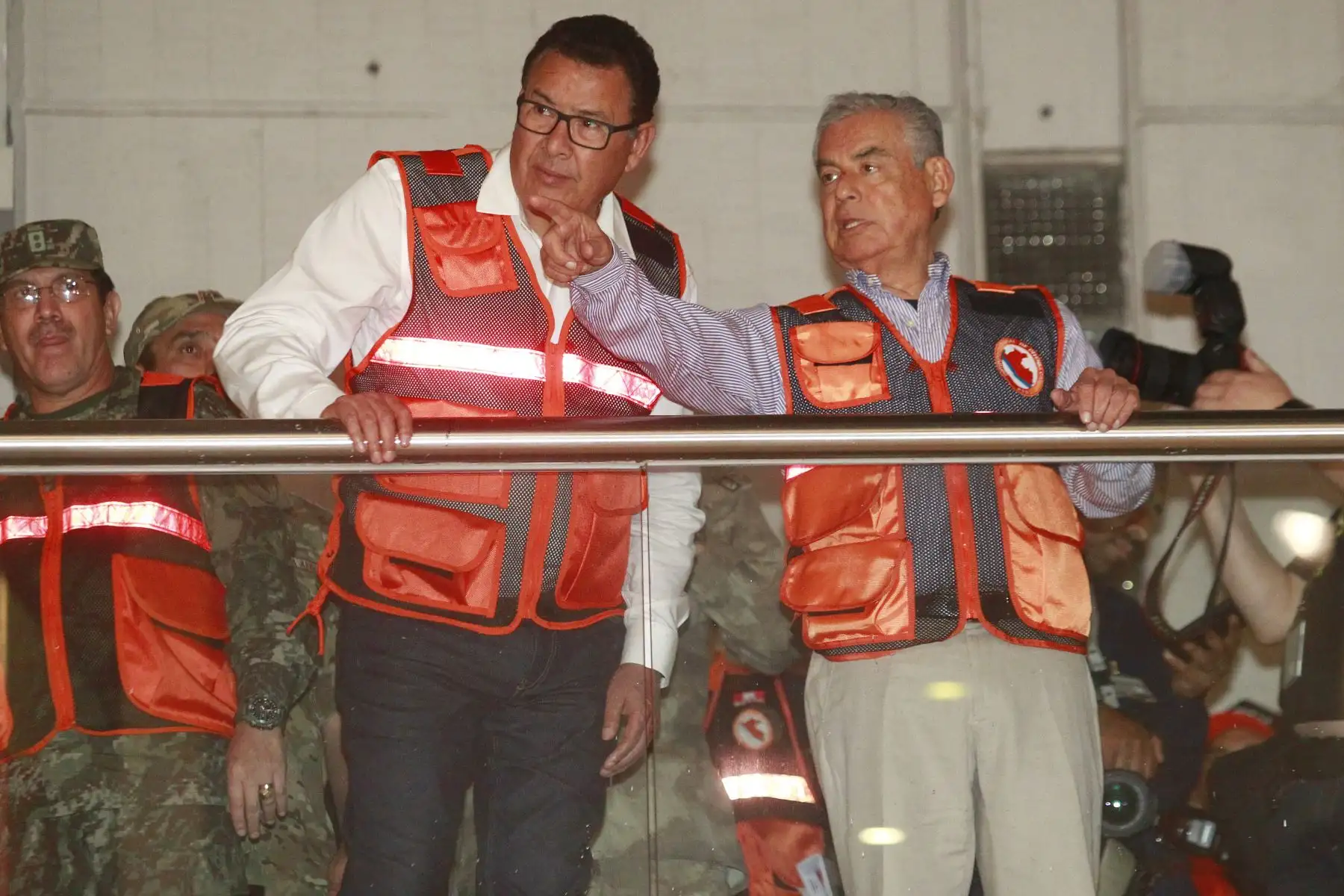 El Primer Ministro César Villanueva y el ministro de Defensa José Huerta supervisan el  Simulacro Nocturno de Sismo .Foto: ANDINA/Eddy Ramos