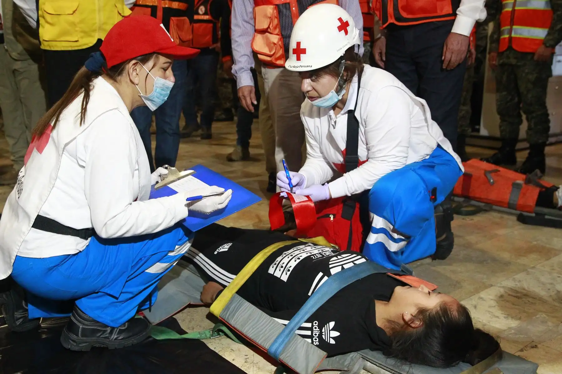 Heridos son rescatados en  Simulacro Nocturno de Sismo .Foto: ANDINA/Eddy Ramos