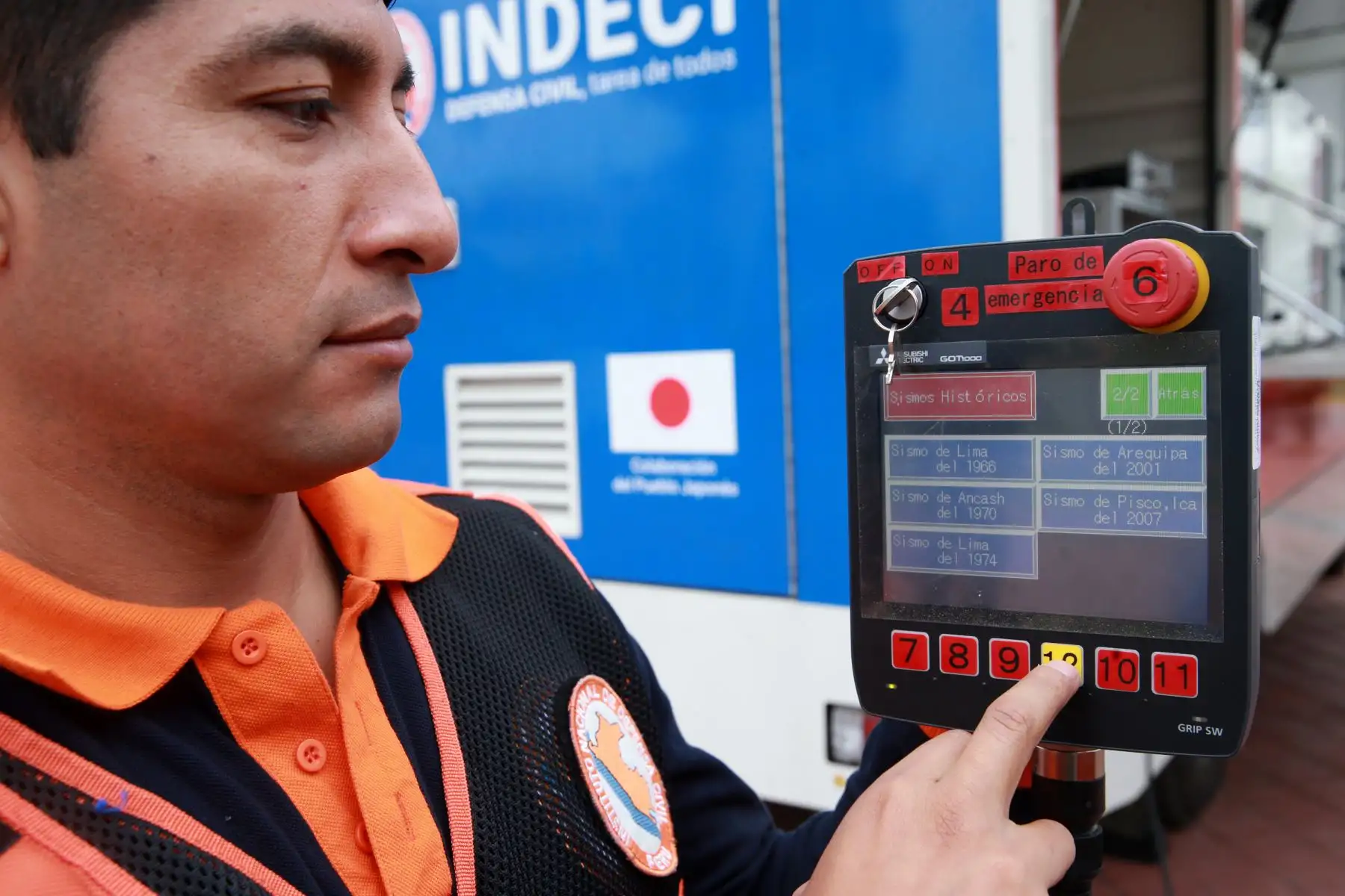 Equipo del sistema de alerta sísmica que instalan el Indeci y el IGP. ANDINA/Norman Córdova