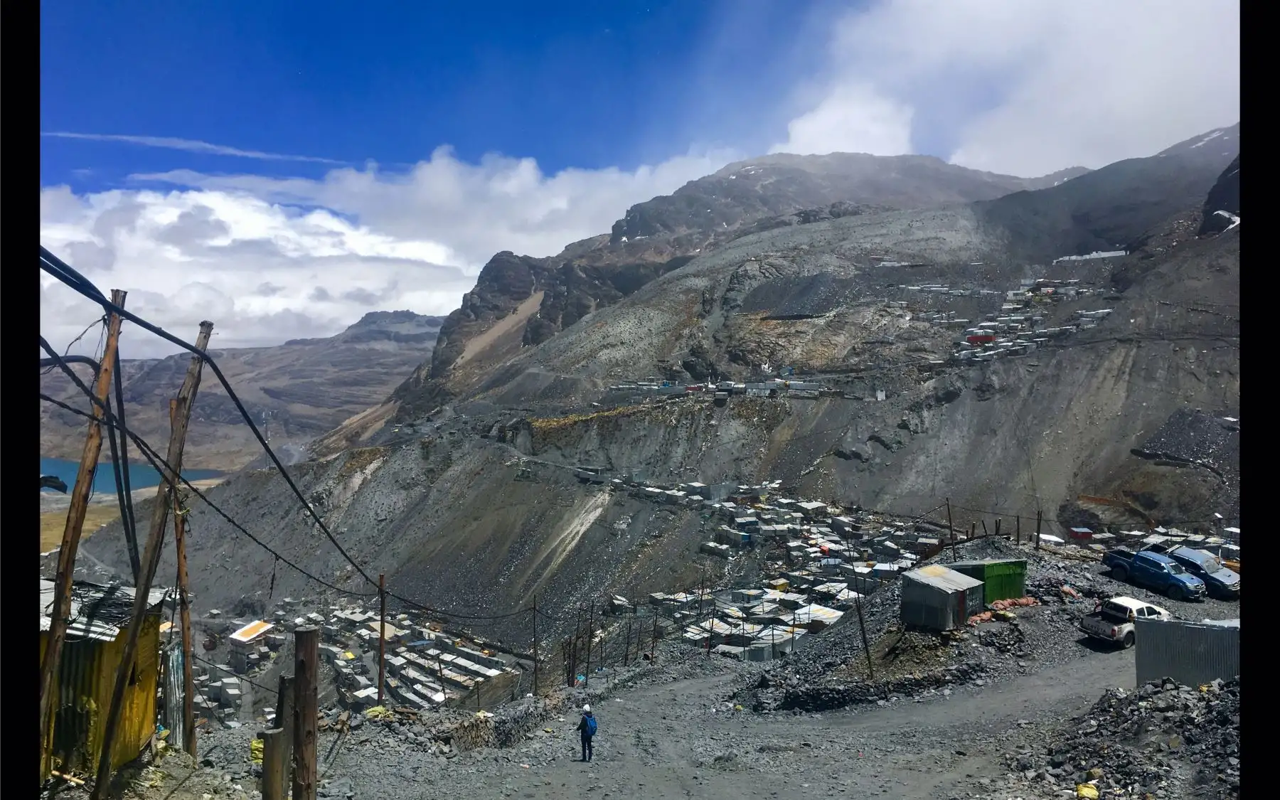 Esta fotografía tomada el 6 de octubre de 2018 y publicada el 5 de noviembre de 2018 por Inserm muestra una vista general de La Rinconada, la ciudad más alta del mundo (5300 m). - Un equipo de 14 científicos franceses e italianos participará en una investigación a fines de enero de 2019 en La Rinconada, la ciudad más alta del mundo, ubicada en Perú, con cerca de 50,000 habitantes que viven a más de 5000 m de altitud para estudiar las adaptaciones del El organismo humano a su entorno y en particular a la hip