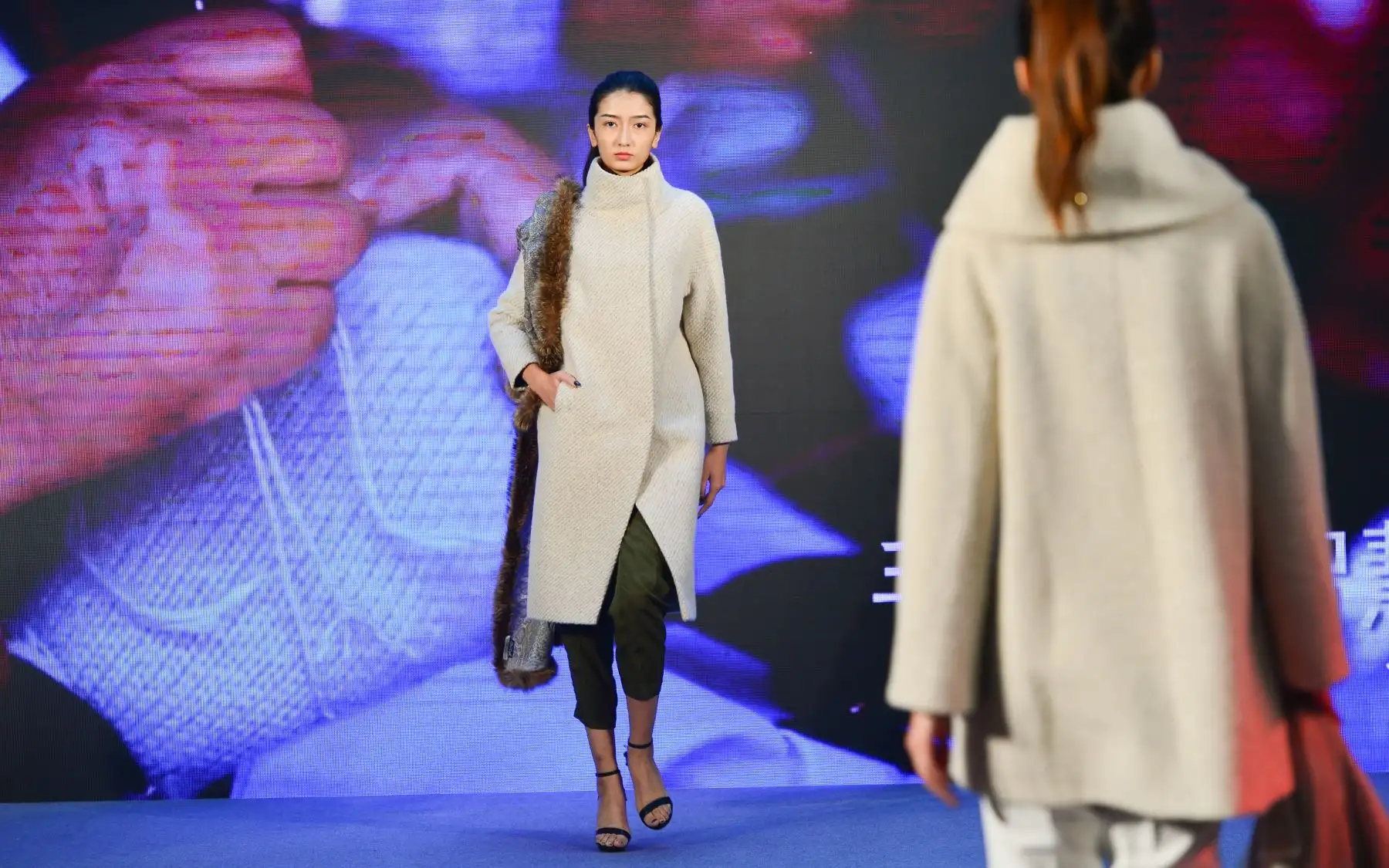 hoy presentamos a los habitantes de China, vestimentas y accesorios de alpaca, además, artesanía, joyería, superalimentos, café, pisco, entre otros”.Foto: ANDINA/Mincetur