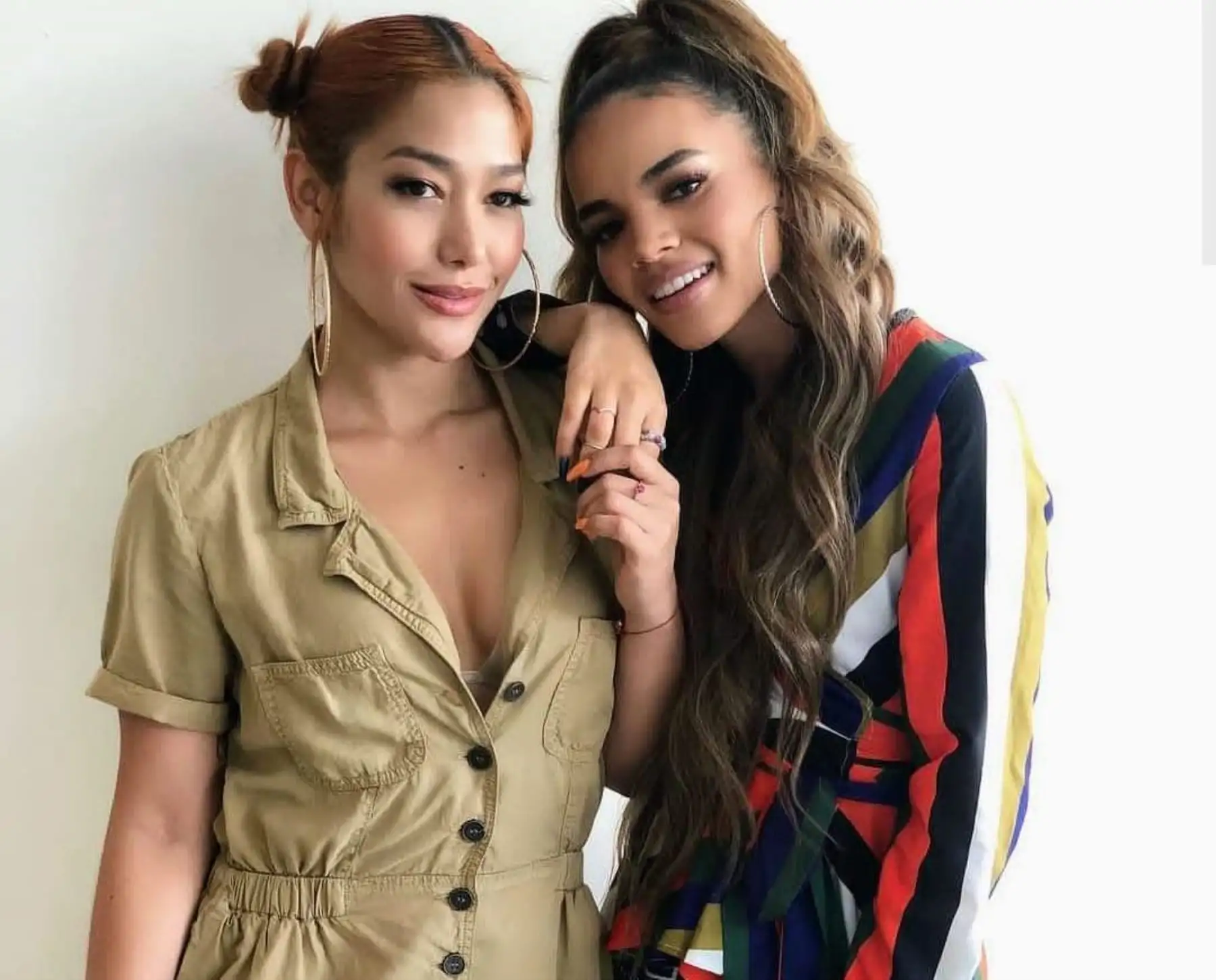 Leslie Grace y Farina juntas en este nuevo trabajo.