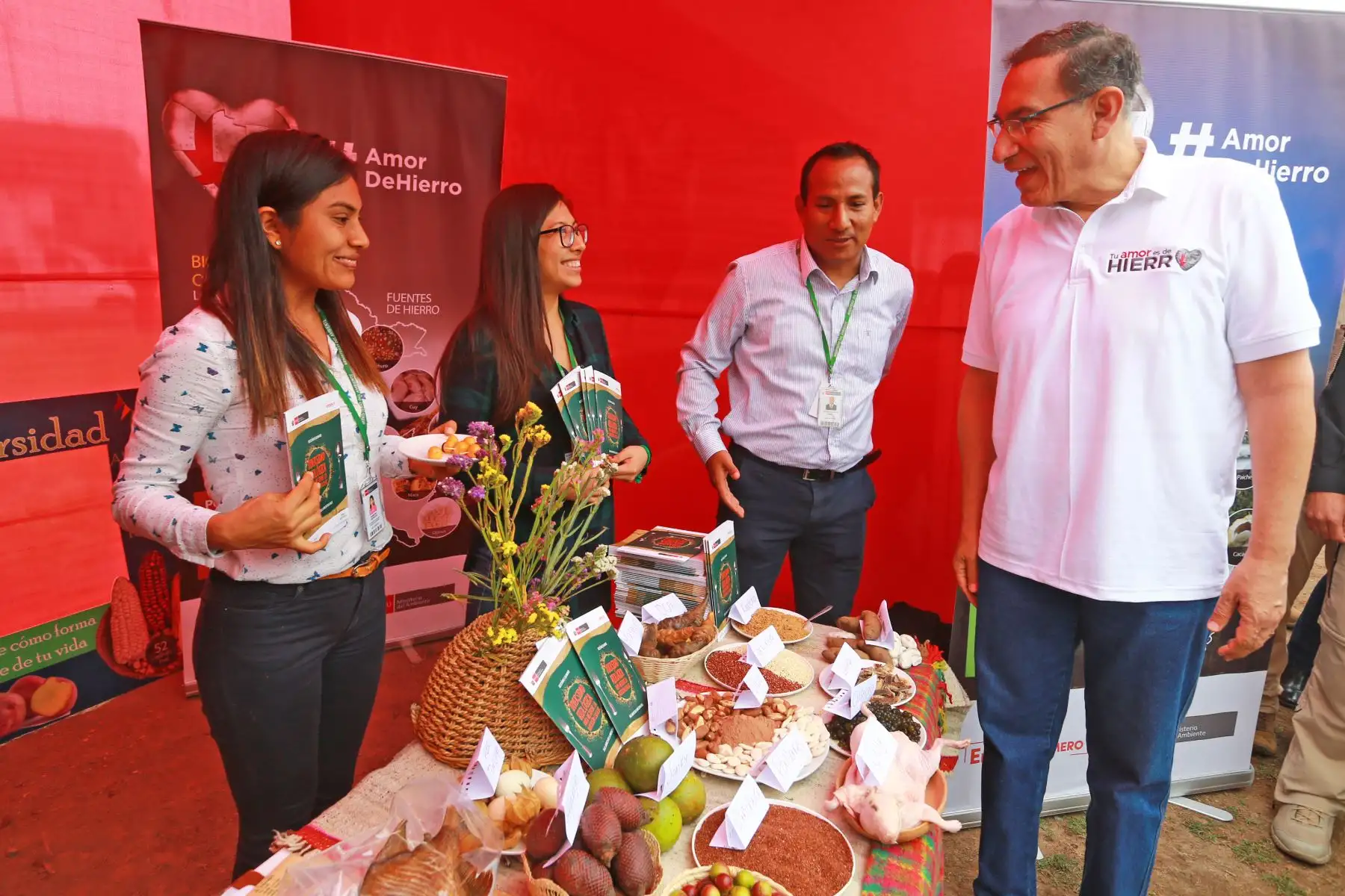 El jefe de Estado, Martín Vizcarra, dará inicio a la campaña nacional “Amor de Hierro” que tiene como propósito educar y llamar la atención de los ciudadanos en la prevención y reducción de los índices de anemia en el país. Esta importante iniciativa contará con la participación de ocho ministros de Estado. Foto: ANDINA/Carlos Lezama/Prensa Presidencia