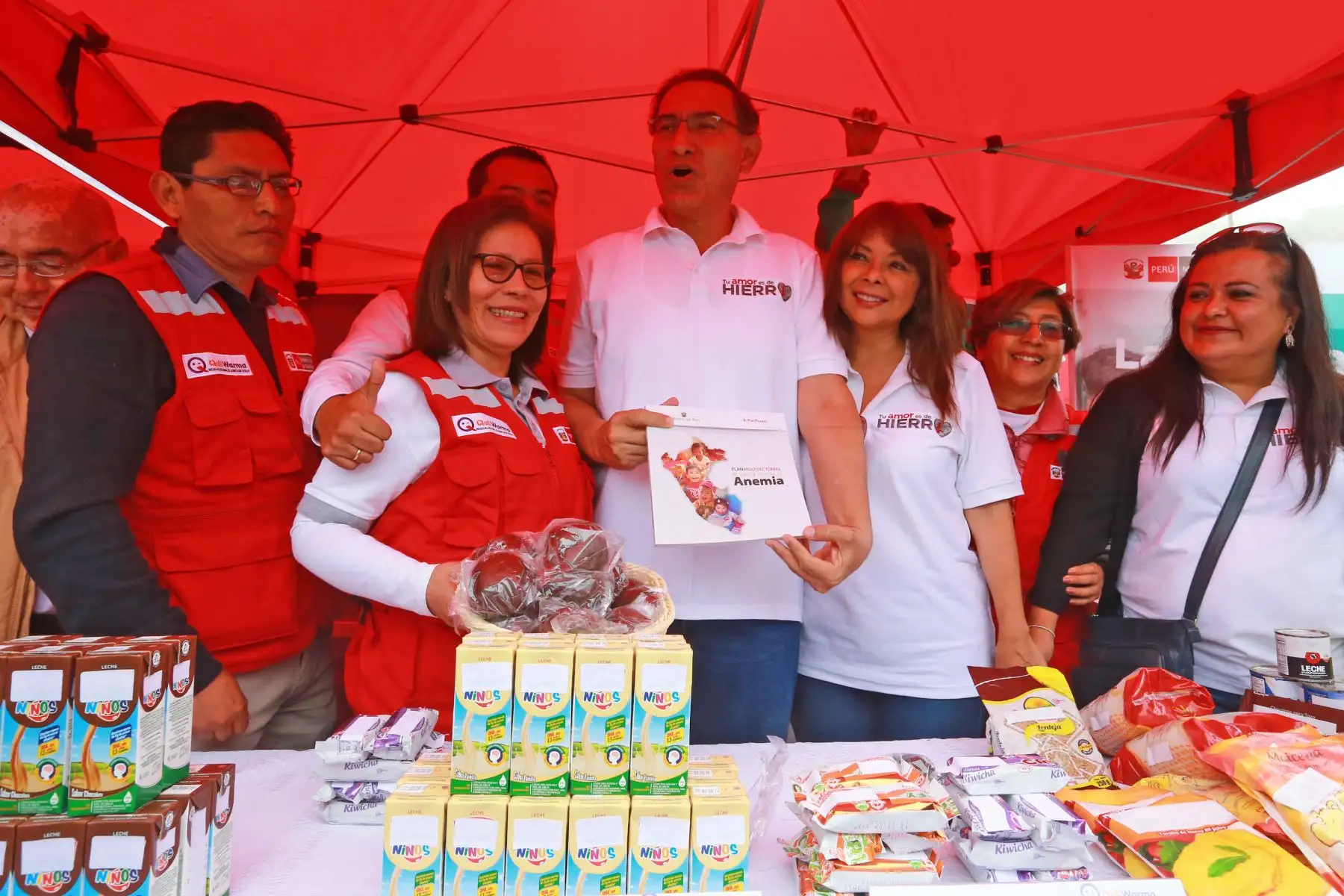 El jefe de Estado, Martín Vizcarra, dará inicio a la campaña nacional “Amor de Hierro” que tiene como propósito educar y llamar la atención de los ciudadanos en la prevención y reducción de los índices de anemia en el país. Esta importante iniciativa contará con la participación de ocho ministros de Estado. Foto: ANDINA/Carlos Lezama/Prensa Presidencia