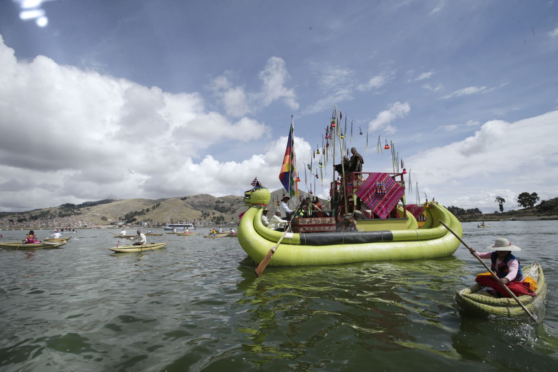 El Titicaca no solo es el lago navegable más alto del mundo, está también vinculado a las culturas quechua y aimara y es protagonista de muchas historias y leyendas. Foto: ANDINA/Melina Mejía