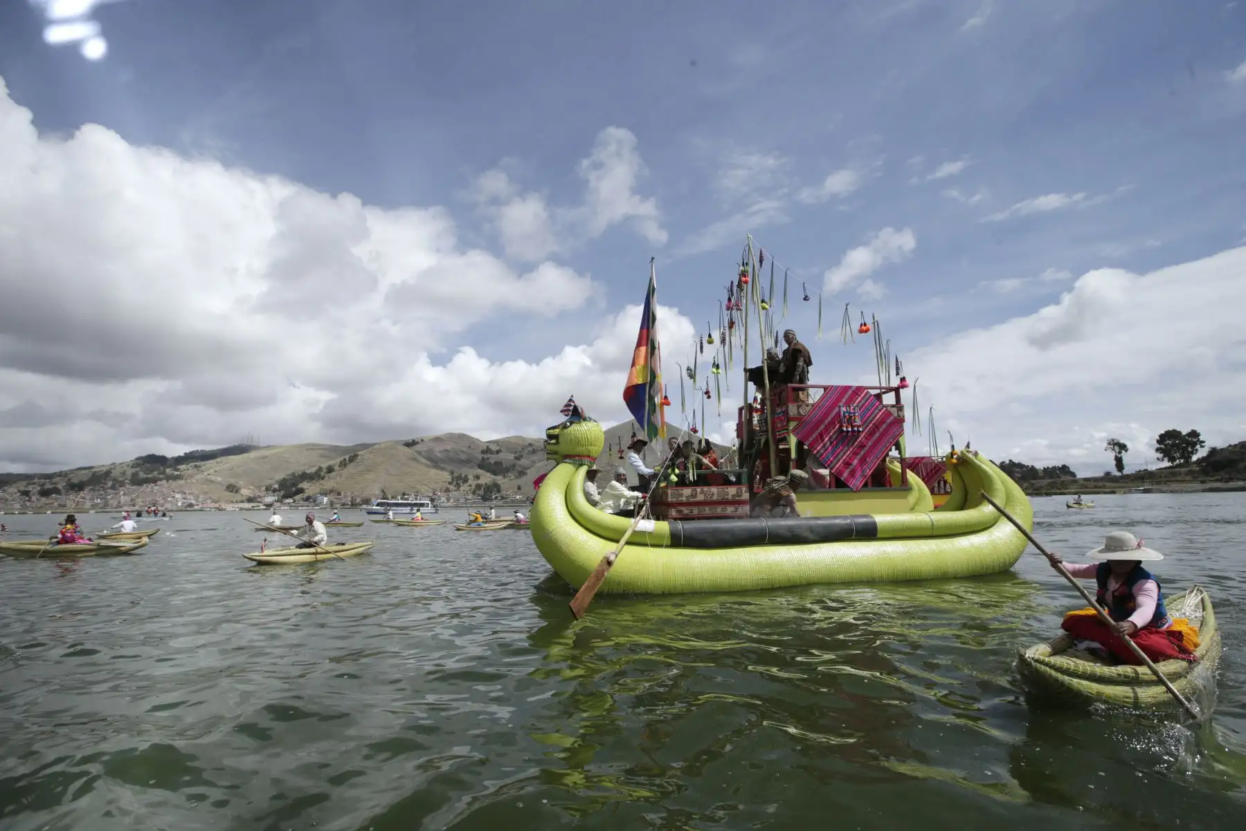 Decenas de actores y pobladores participaron de la escenificación en el lago Titicaca. ANDINA/Melina Mejía