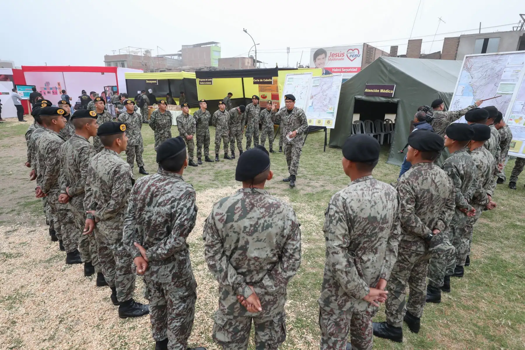El Ejercito Peruano presente en lanzamiento de campaña de lucha contra la anemia en San Juan de Lurigancho, brindando desayunos, atención médica y orientación para combatir este mal. Foto: ANDINA/Mindef