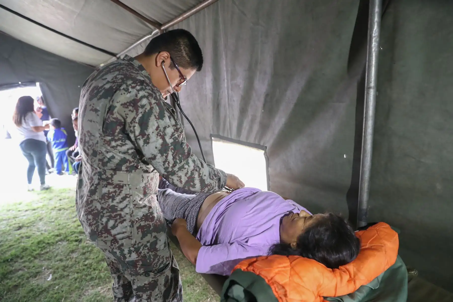 El Ejercito Peruano presente en lanzamiento de campaña de lucha contra la anemia en San Juan de Lurigancho, brindando desayunos, atención médica y orientación para combatir este mal. Foto: ANDINA/Mindef