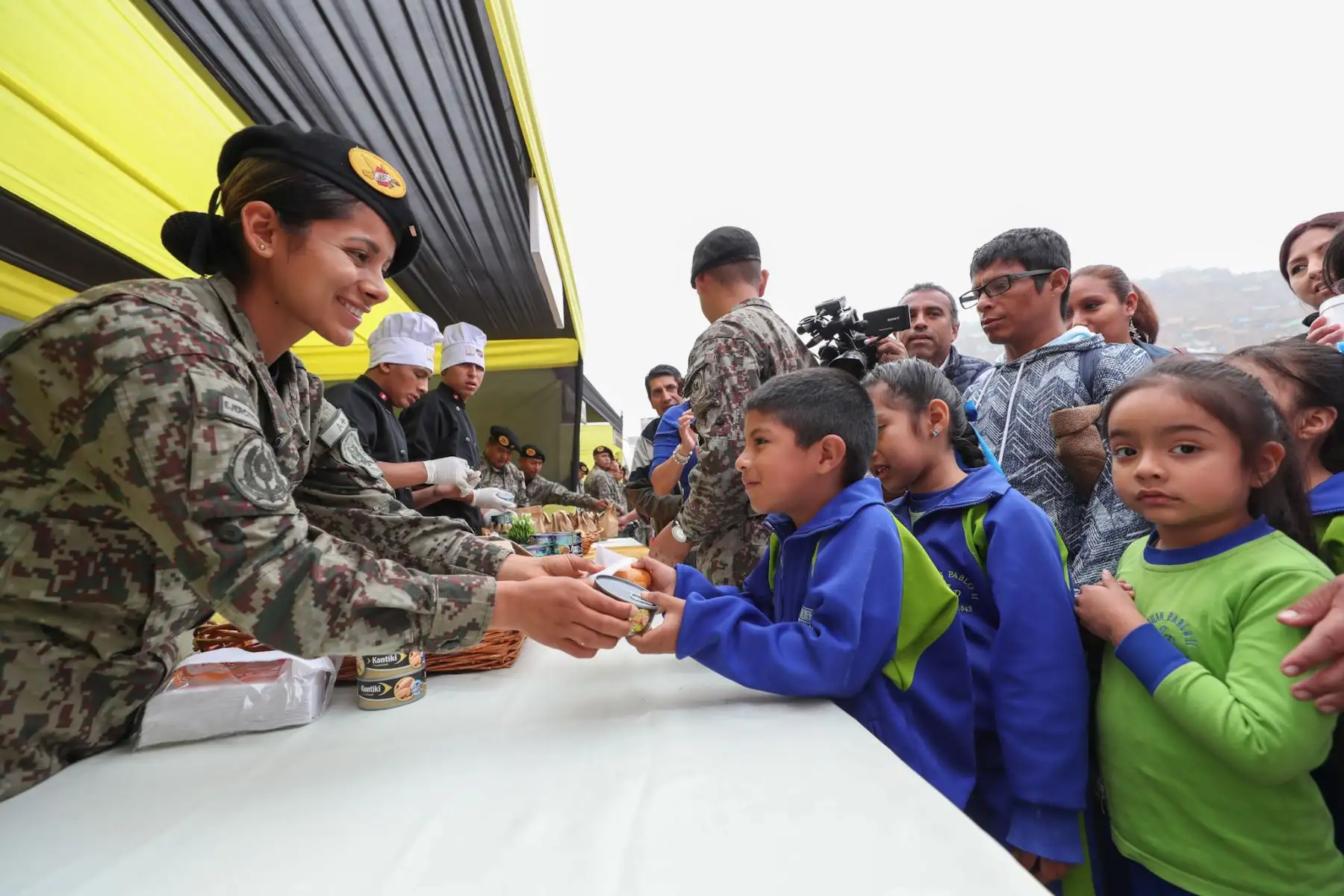 07/11/2018   El Ejercito Peruano presente en lanzamiento de campaña de lucha contra la anemia en San Juan de Lurigancho, brindando desayunos, atención médica y orientación para combatir este mal. Foto: ANDINA/Mindef