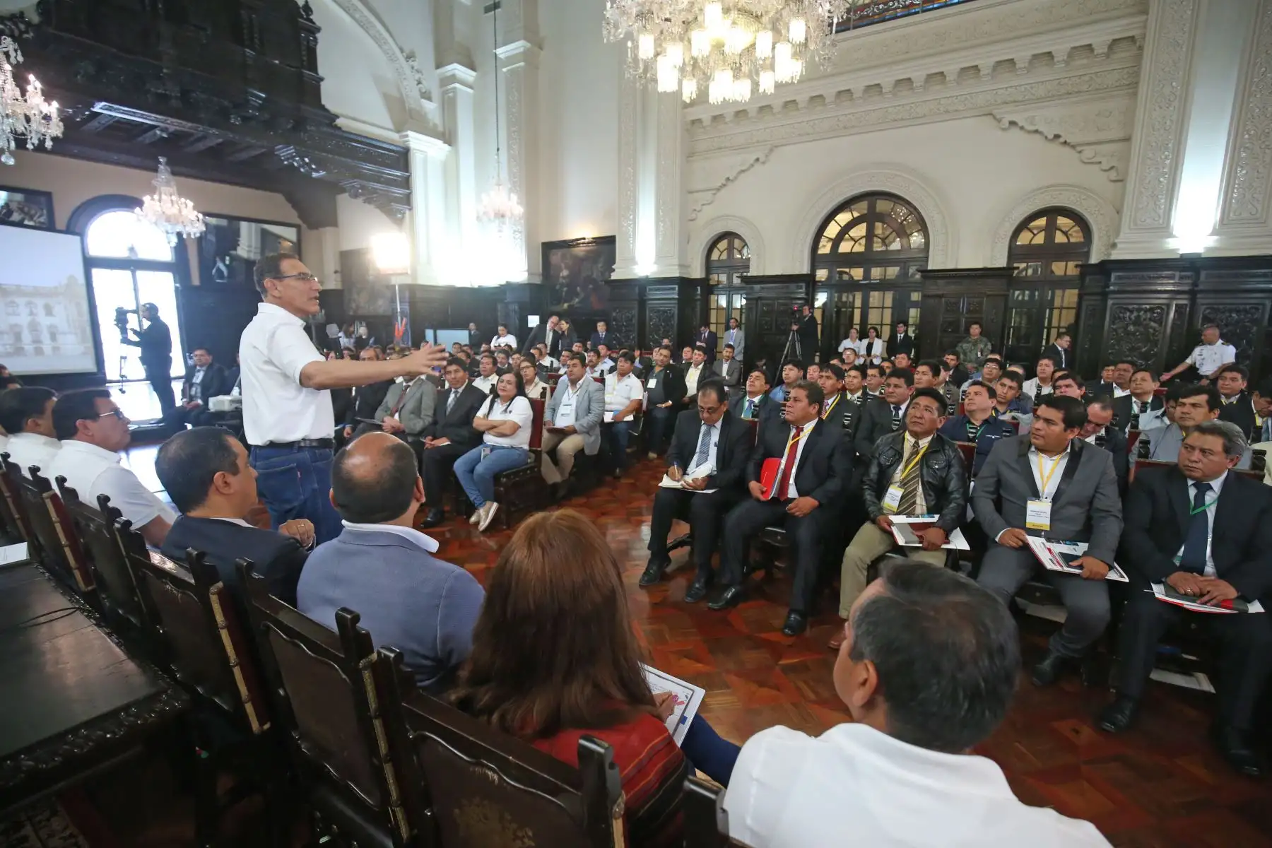 Jefe de Estado. Marín Vizcarra se reúne con un centenar de alcaldes virtualmente electos de municipios que requieren mayor atención del Estado.Foto: ANDINA/Prensa Presidencia