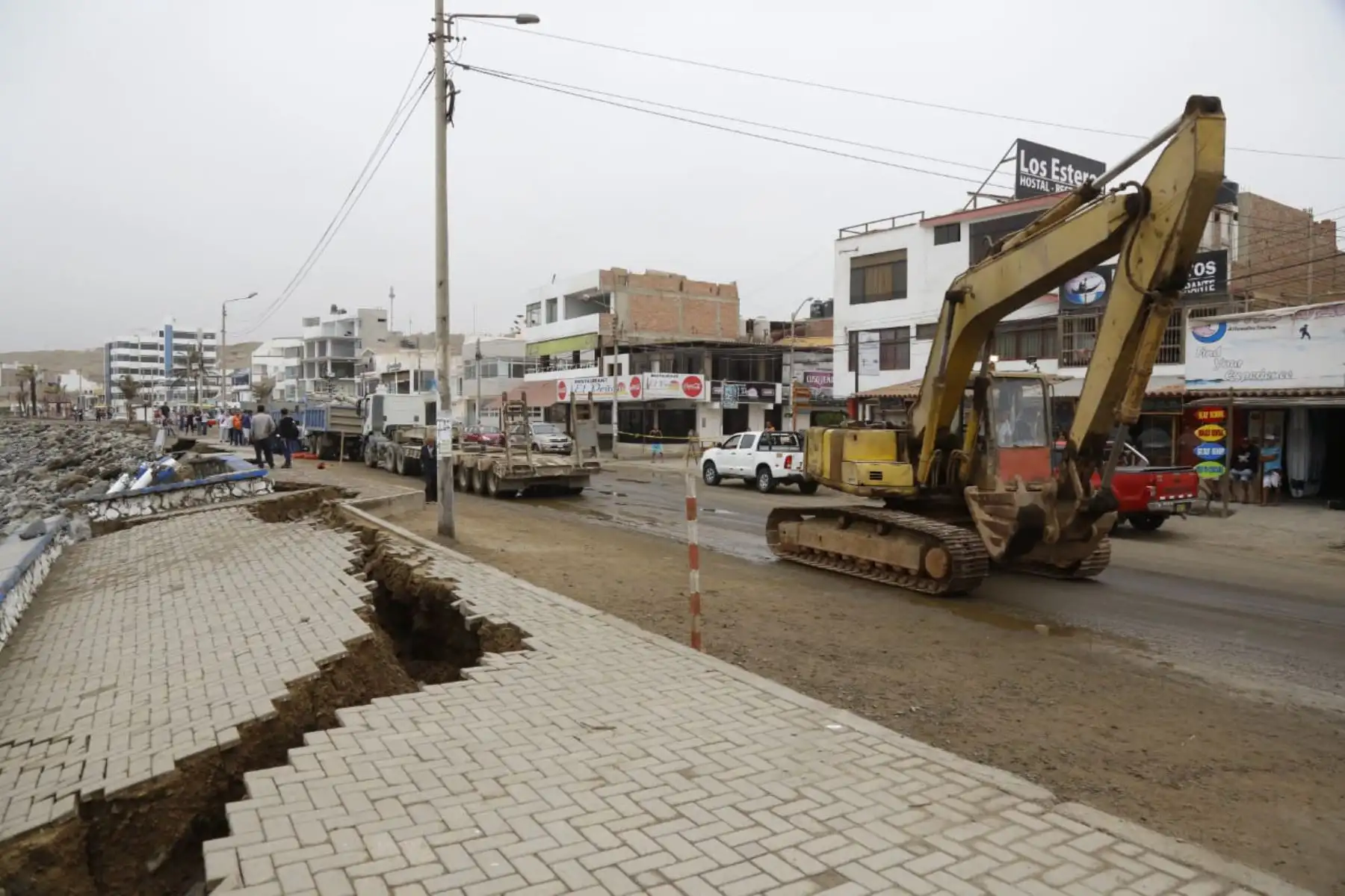 Oleajes anómalos provocaron el colapso de unos 60 metros del malecón del balneario de Huanchaco, ubicado en la provincia liberteña de Trujillo.