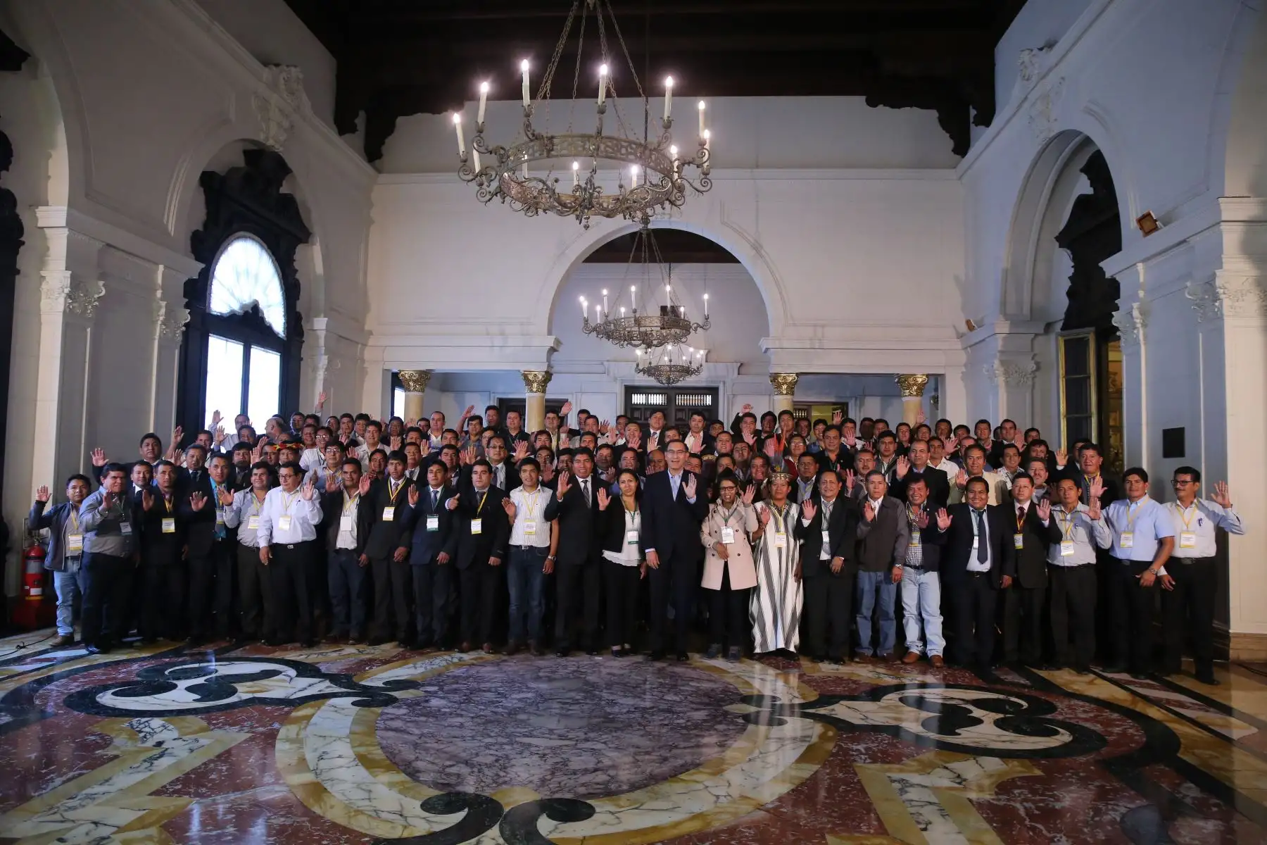 Jefe de Estado. Marín Vizcarra se reúne con un centenar de alcaldes virtualmente electos de municipios que requieren mayor atención del Estado.Foto: ANDINA/Prensa Presidencia