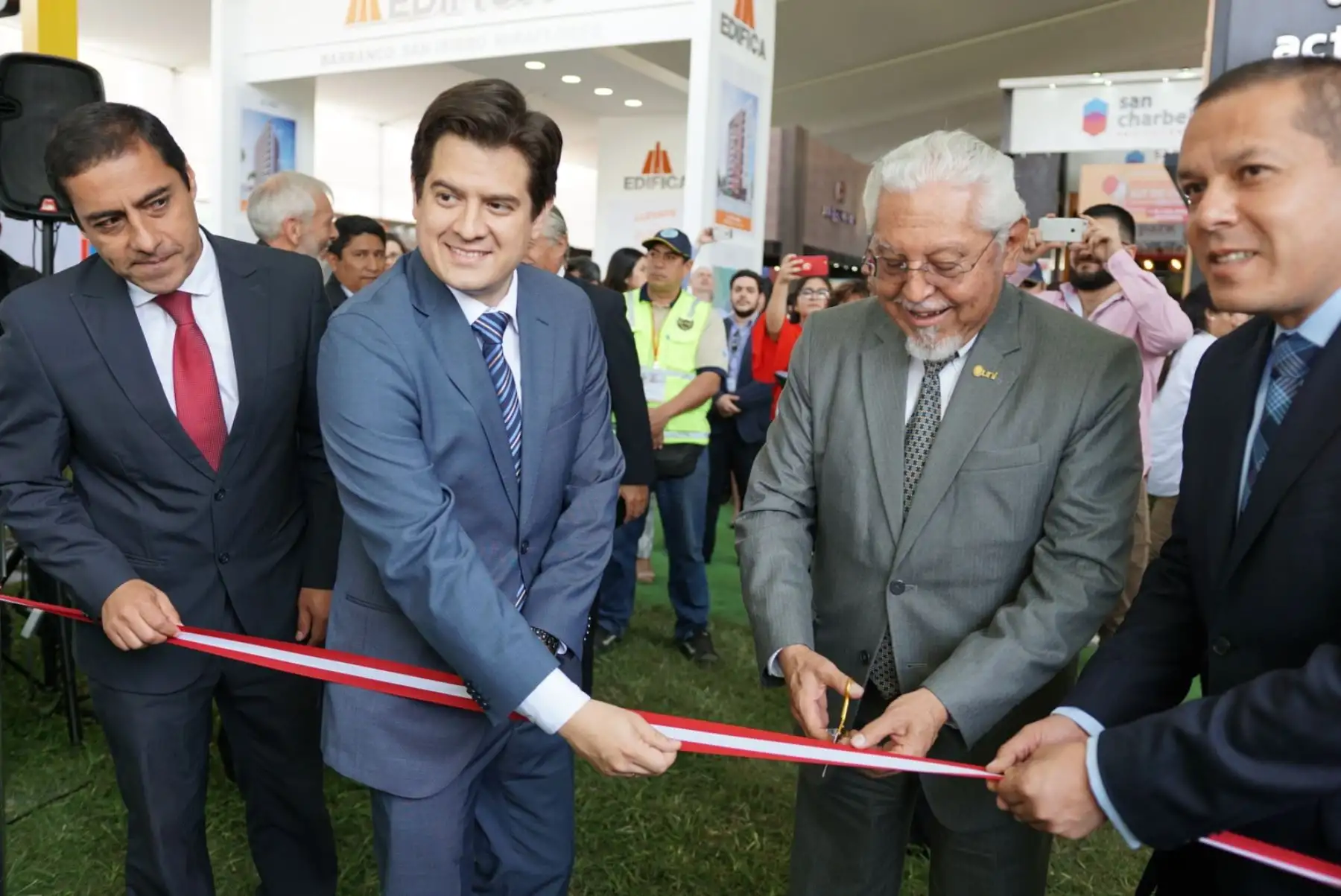 Ministro de Vivienda, Construcción y Saneamiento, Javier Piqué, inaugura feria ExpoUrbania.