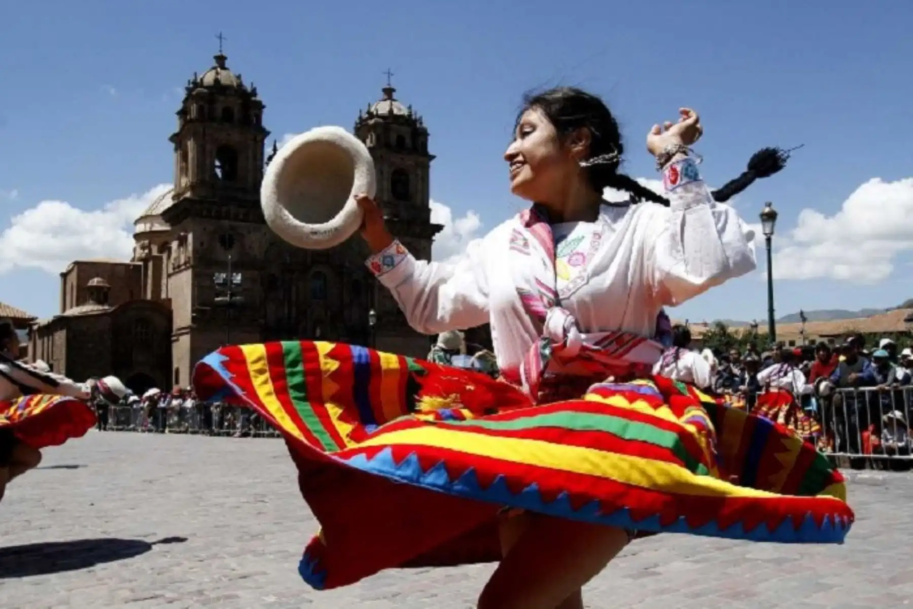 A ritmo de danzas típicas y un colorido pasacalle, en Cusco se anunciará la Agenda del Bicentenario de la Independencia. La concentración será en la plaza mayor de la ciudad imperial y formará parte de similares actividades en simultáneo con otras regiones del país.