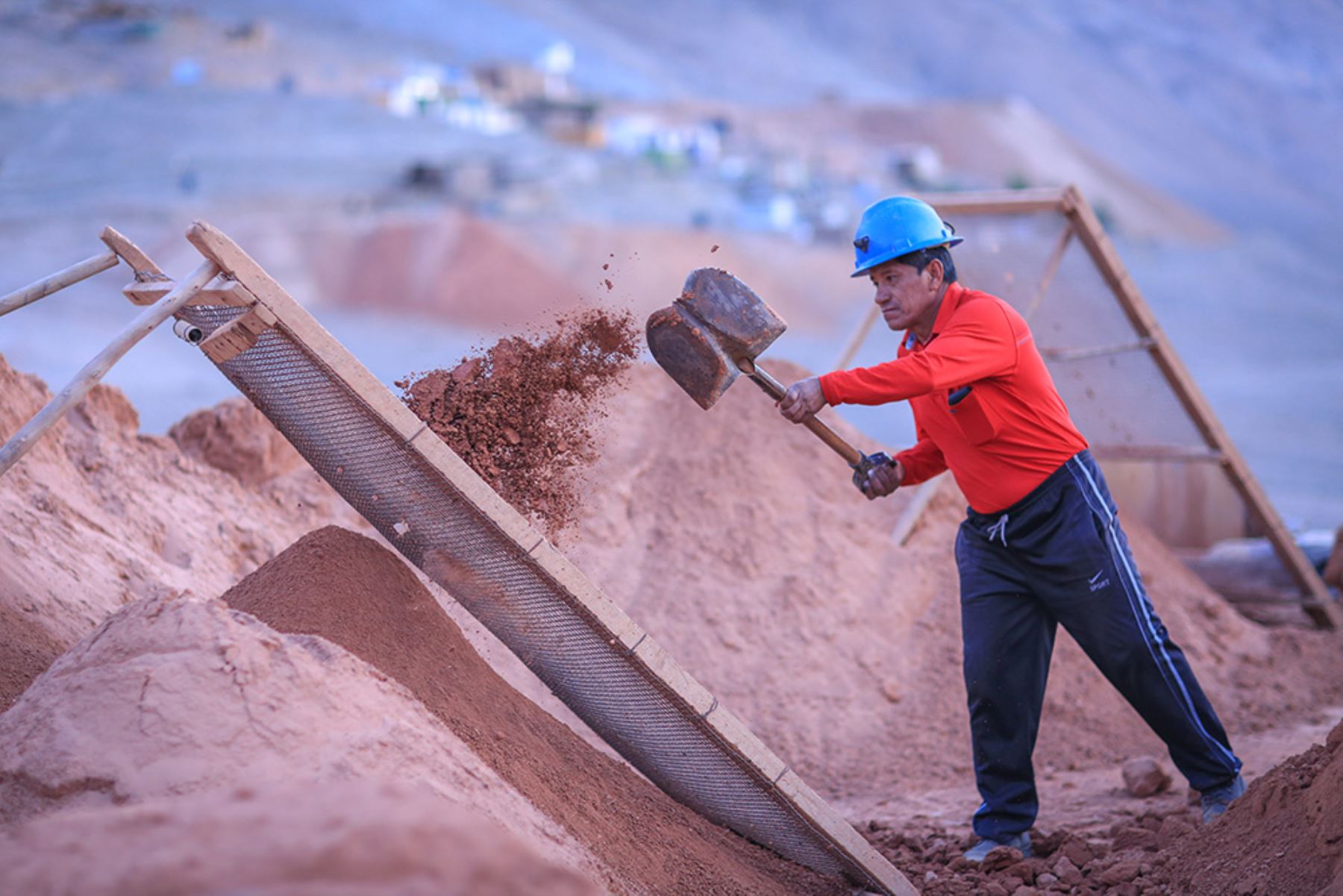 La Dirección General de Energía y Minas de Apurímac promueve alianzas estratégicas que generen mejores oportunidades de mercado para los pequeños productores mineros y productores mineros artesanales.