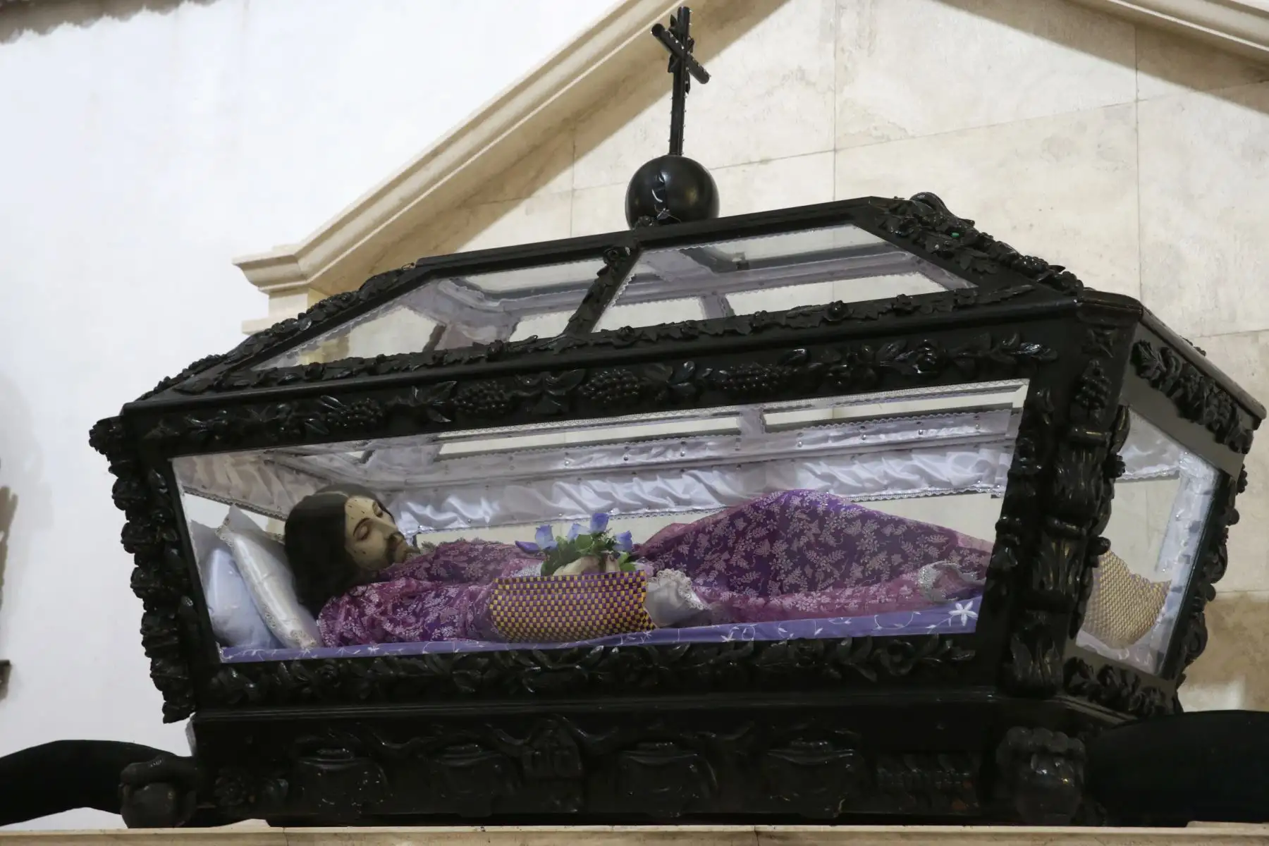 Hermosas esculturas que adornan el interior de la histórica iglesia Santiago Apóstol de Lampa. Foto: ANDINA/Melina Mejía
