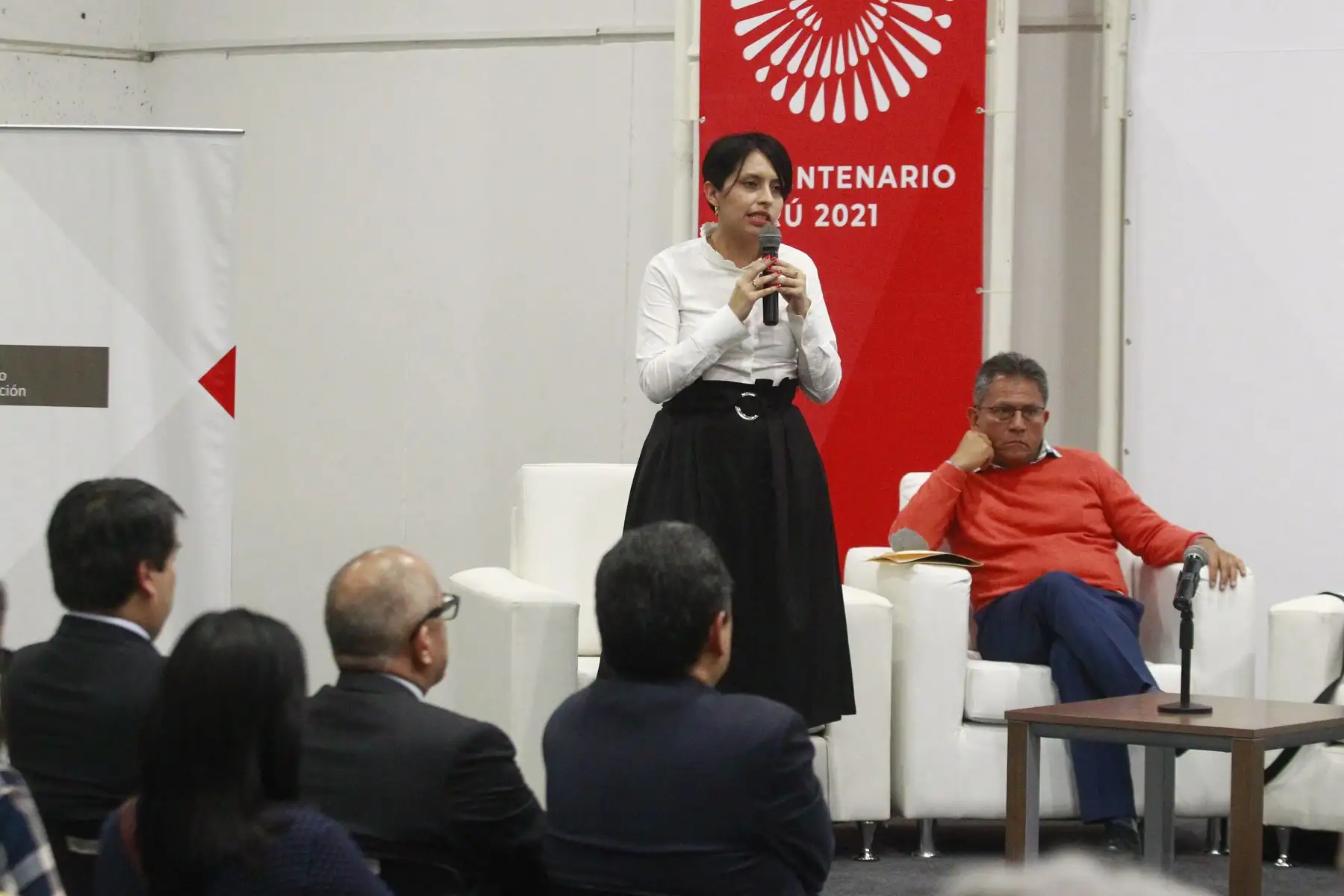 Directora Ejecutiva de PRONIED, Elizabeth Añaños  participa en el lanzamiento del concurso internacional de anteproyectos arquitectónicos de catalogos de escuelas modulares. Foto: ANDINA/Eddy Ramos