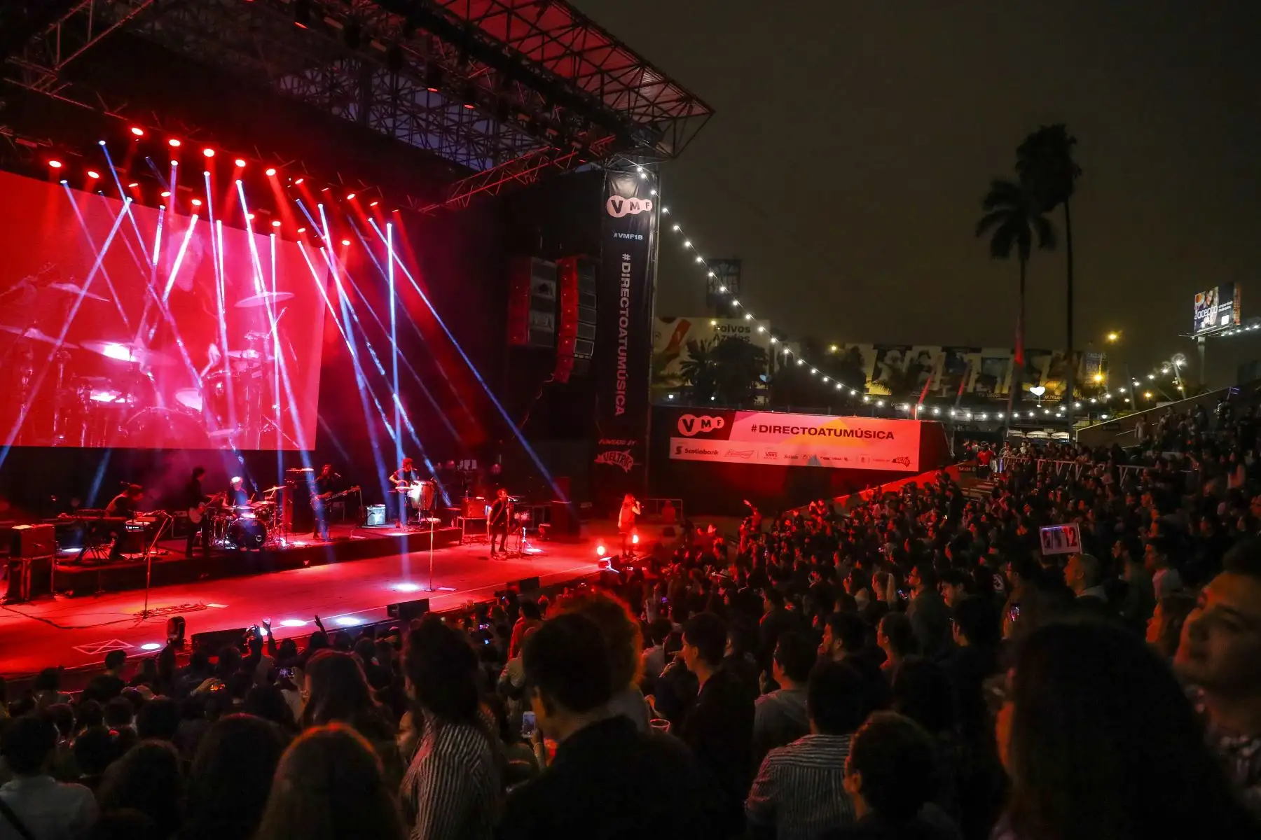 Presentación de la banda argentina Babasonicos, en la primera edición del  Veltrac Music Festival (VMF) que se realizó en el parque de la exposición y que contó con dos escenario para artistas nacionales e internacionales. Foto: ANDINA/Andrés Valle