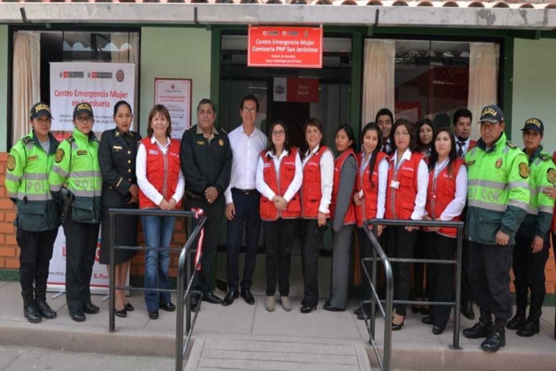 El Centro Emergencia Mujer (CEM) N°23 de la región Cusco, ubicado en la comisaría de San Jerónimo, fue inaugurado esta mañana por la ministra de la Mujer y Poblaciones Vulnerables, Ana María Mendieta.