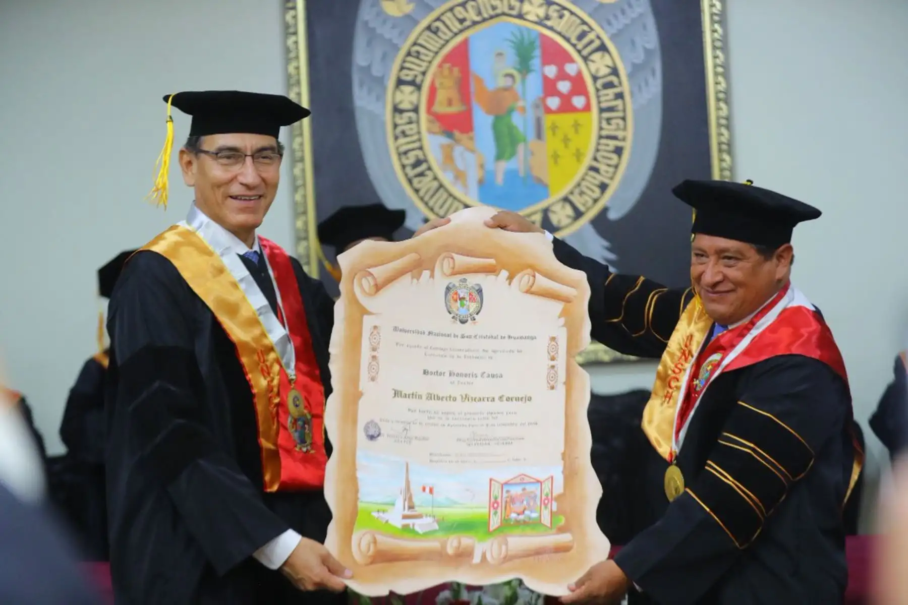 La Universidad Nacional de San Cristobal de Huamanga otorgó el grado de Doctor Honoris Causa al presidente Martín Vizcarra. Foto: ANDINA/Prensa Presidencia