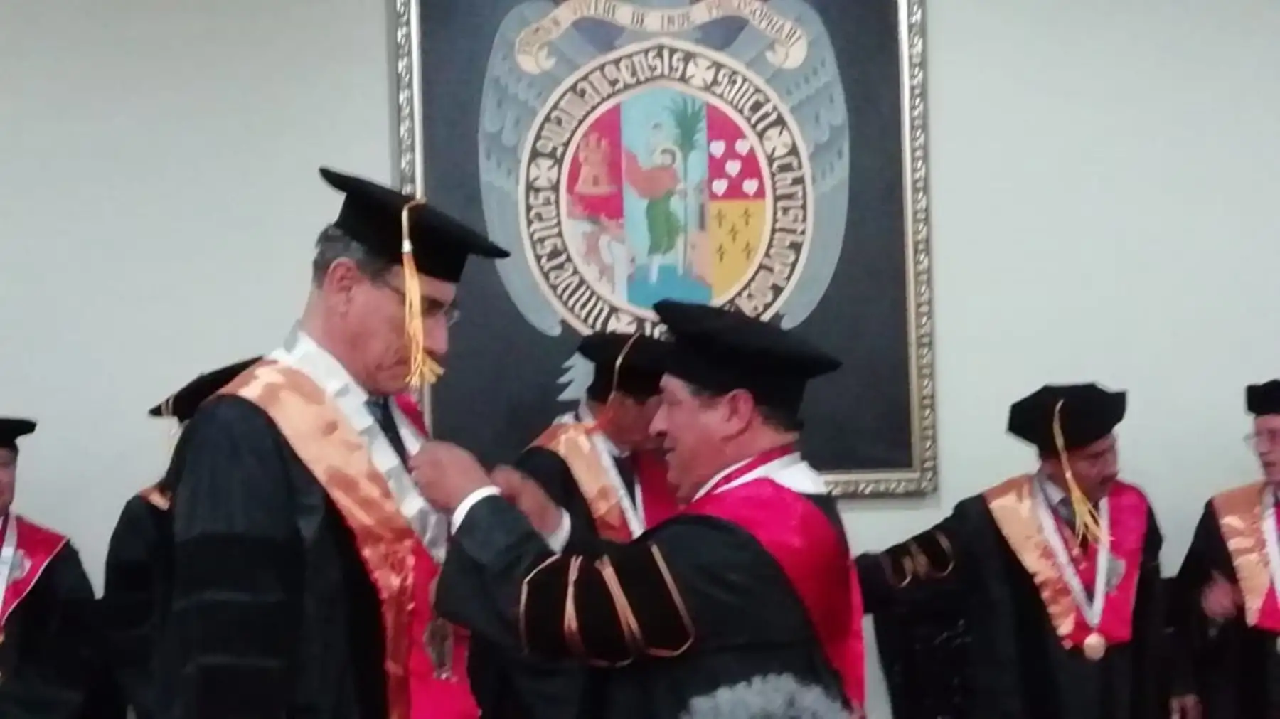 La Universidad Nacional de San Cristóbal de Huamanga inviste doctor "Honoris Causa" al Presidente de la República, Martín Vizcarra. Foto: ANDINA/Difusión.