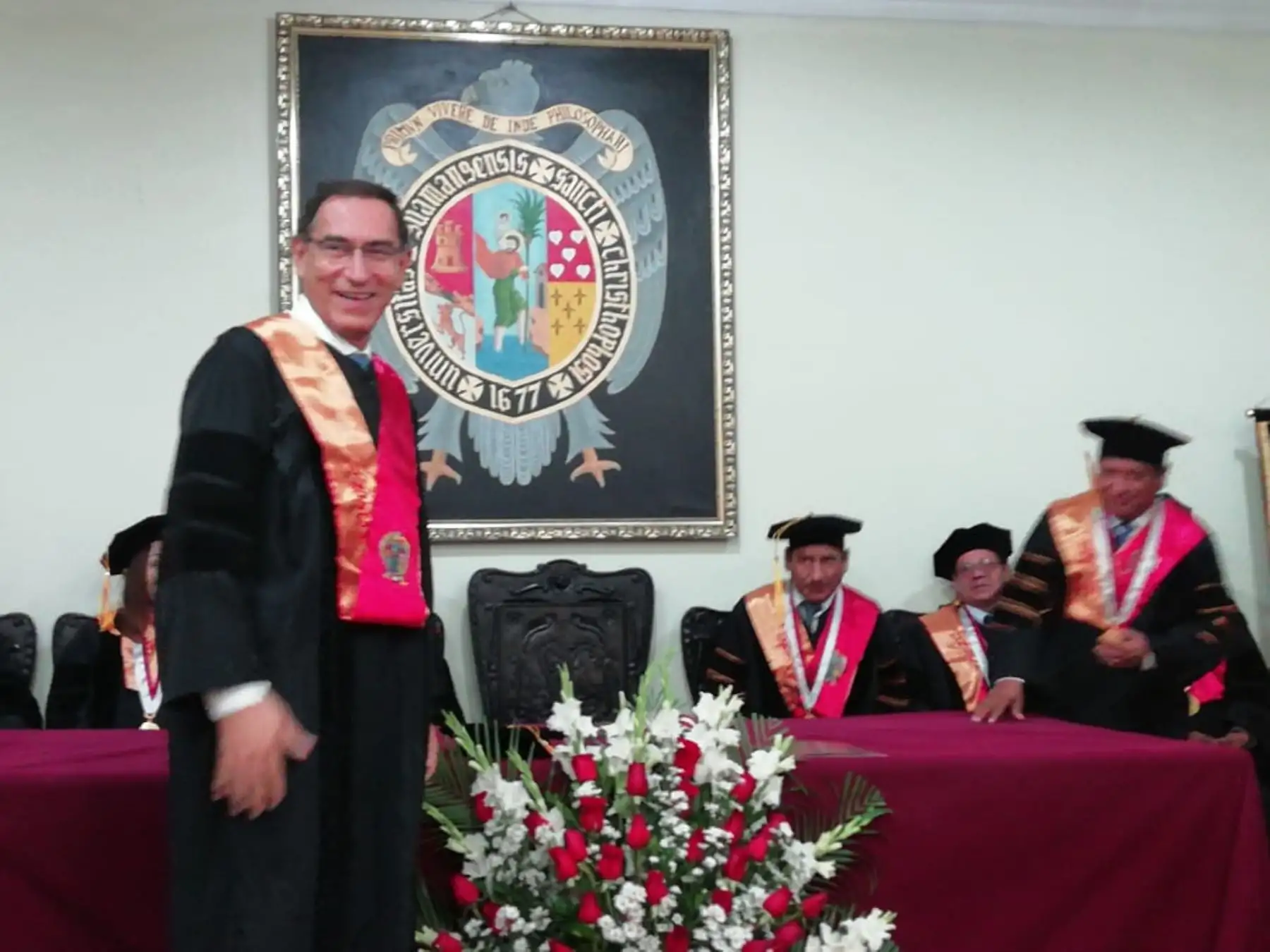 La Universidad Nacional de San Cristóbal de Huamanga inviste doctor "Honoris Causa" al Presidente de la República, Martín Vizcarra. Foto: ANDINA/Difusión.