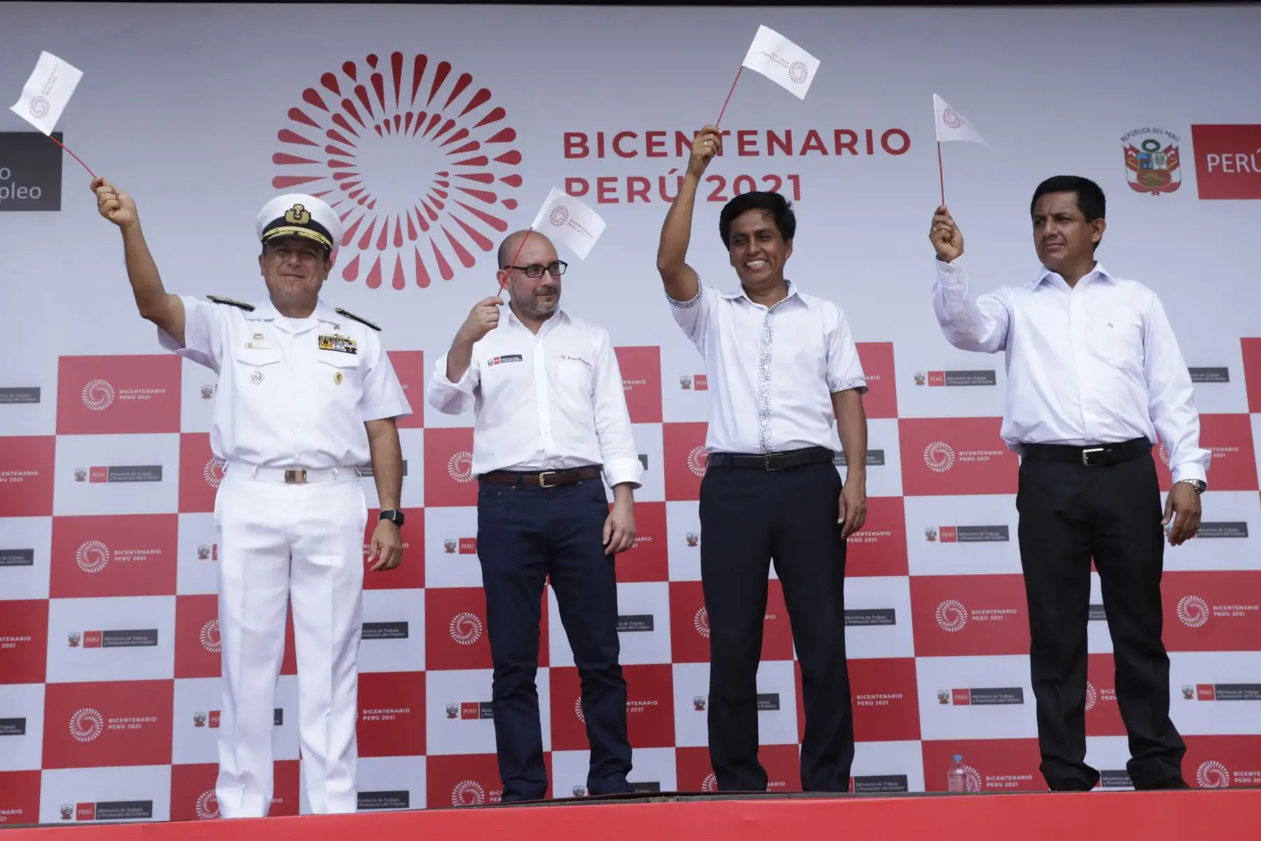 El gobernador regional de Loreto, Fernando Meléndez, destacó hoy el gran potencial que posee la Amazonía para contribuir a su desarrollo y del Perú, así como la legítima aspiración de dicho departamento para integrarse al resto del país ANDINA/Melina Mejía