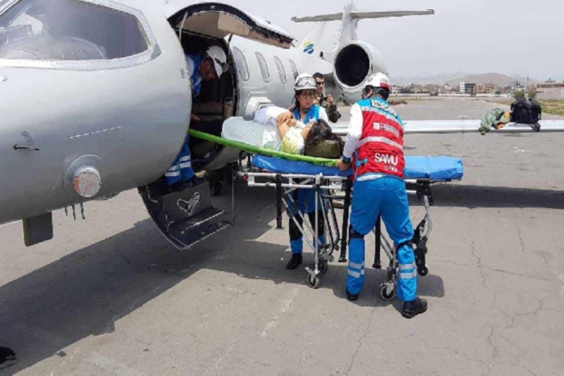 El Ministerio de Salud (Minsa) a través del Servicio de Atención Móvil de Urgencias (SAMU) y la Fuerza Aérea del Perú (FAP), trasladaron vía aérea a cuatro pacientes en estado crítico procedentes de Pucallpa (Ucayali), Cusco y Moquegua, para que reciban atención médica especializada en establecimientos de mayor complejidad de Lima.