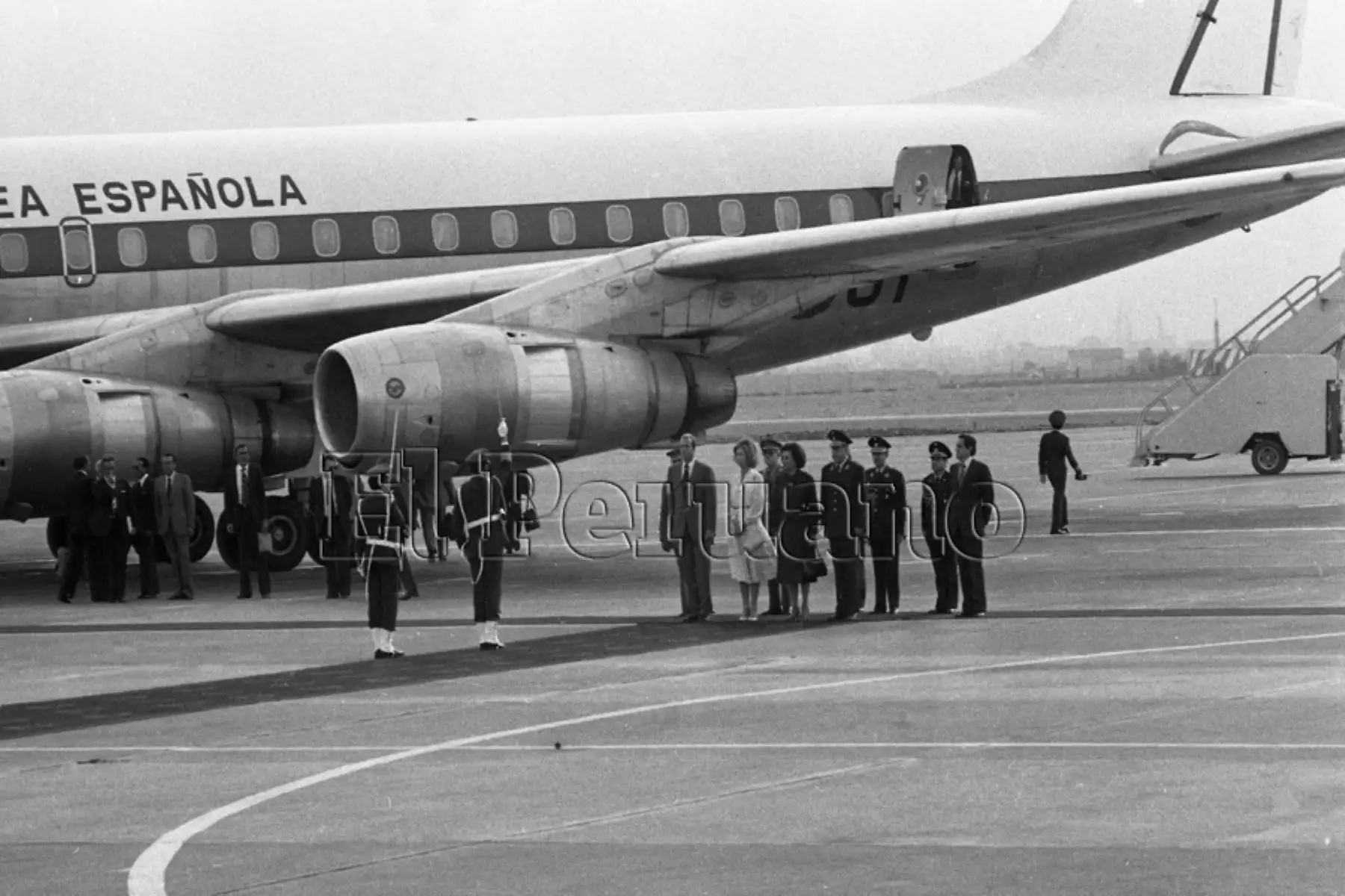 Arribo de los reyes de España, comitiva de recibimiento encabezado por el presidente Francisco Morales Bermúdez (22 noviembre 1978). Foto: Diario Oficial EL PERUANO / Virgilio Molero