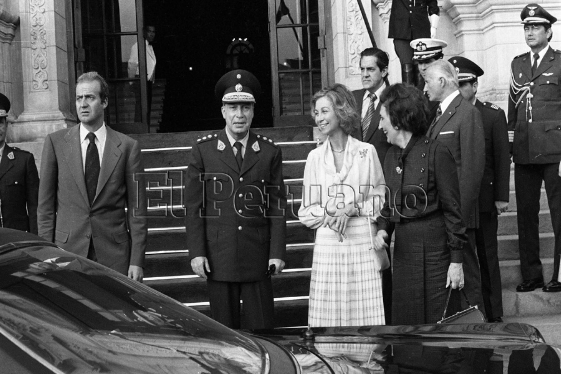 Los monarcas de España son recibidos en Palacio de Gobierno, por el presidente Francisco Morales Bermúdez y su esposa (22 noviembre 1978). Foto: Diario Oficial EL PERUANO / Virgilio Molero