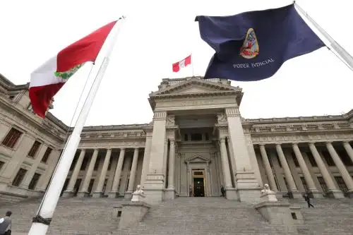 Poder Judicial destituye a jueces de paz y secretarios judiciales de diversas cortes por faltas graves.