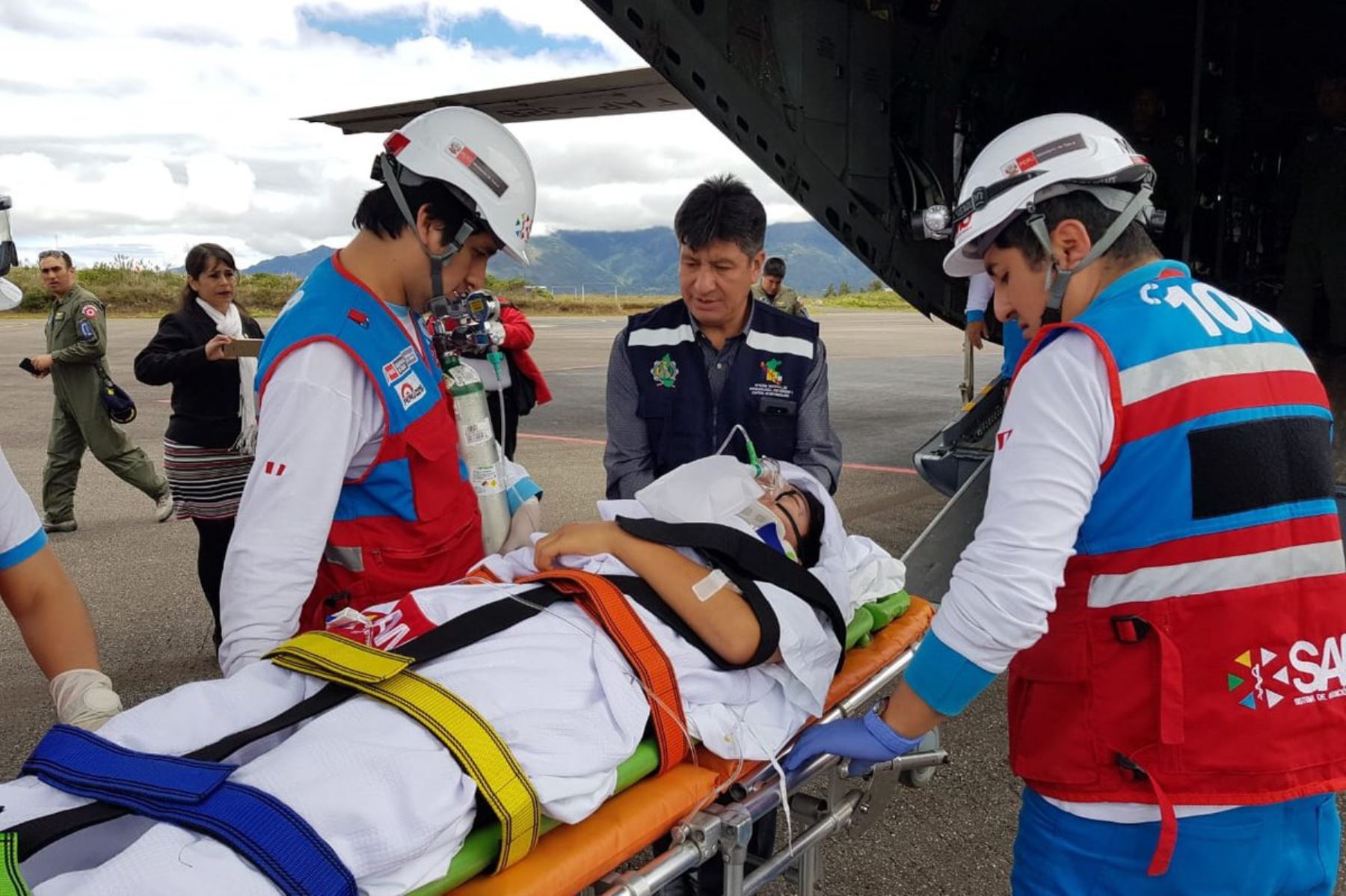 Menores heridos de gravedad son traídos en un avión C27J Spartan de la Fuerza Aérea del Perú (FAP), para ser atendidos en el Instituto Nacional de Salud del Niño (INSN) San Borja.