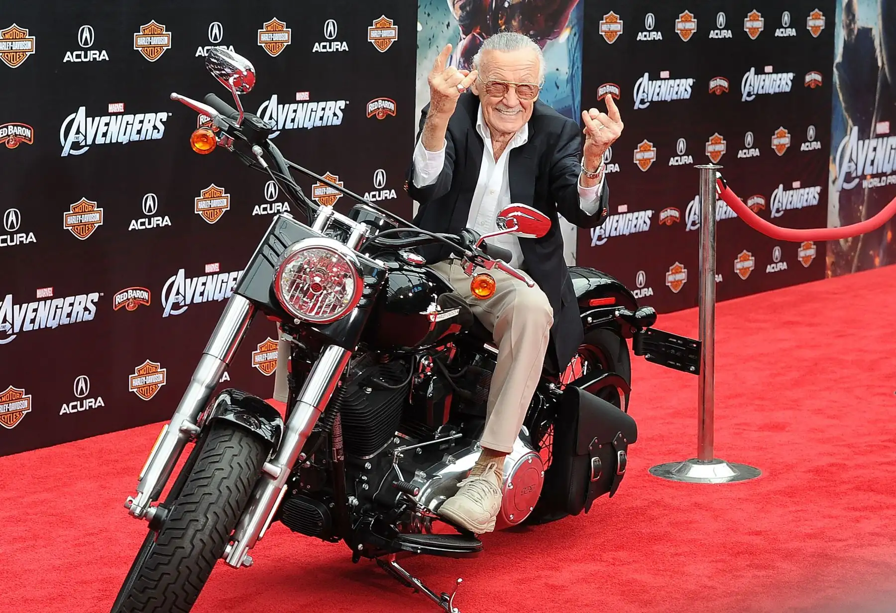 Stan Lee llega al estreno de 