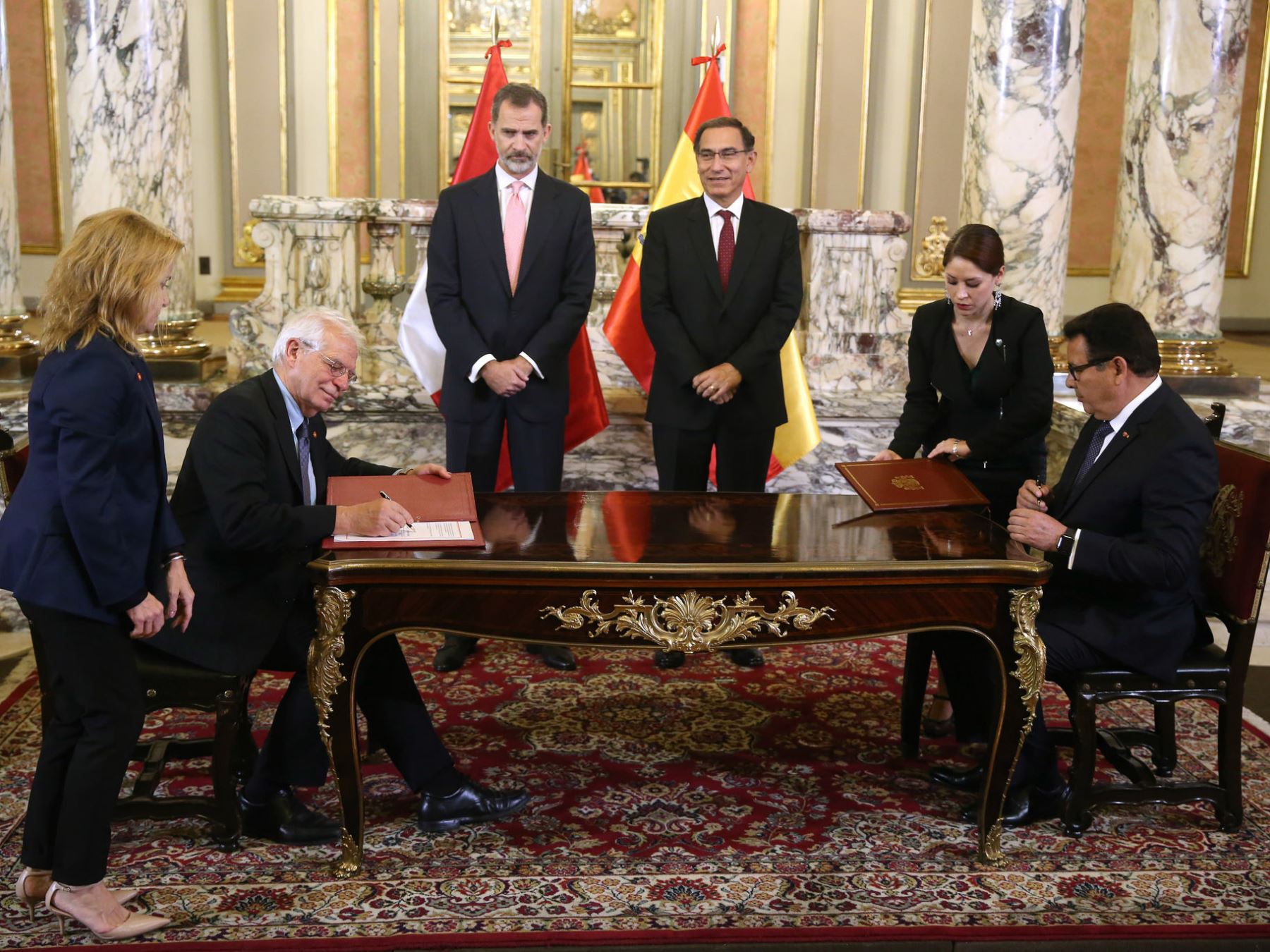 Ministro de Defensa, José Huerta Torres, y el ministro de Asuntos Exteriores, Unión Europea y de Cooperación del Reino de España.