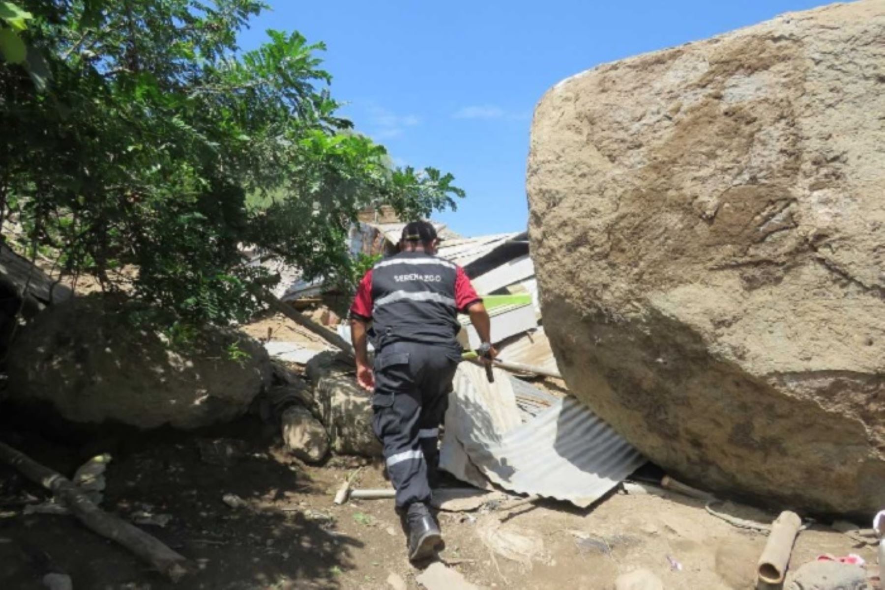 El desprendimiento de  una roca gigante en el caserío de Pampap del distrito de Pamparomás, en la,provincia ancashina de Huaylas, mató a un obrero de construcción identificado como Jesús Romualdo Reyes (34); informó la Policía local.