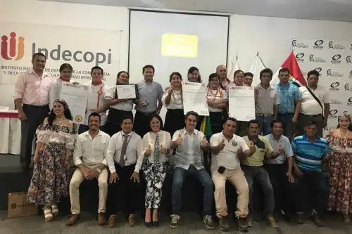 San Martín: entregan marcas colectivas a productores de alimentos en base a sacha inchi