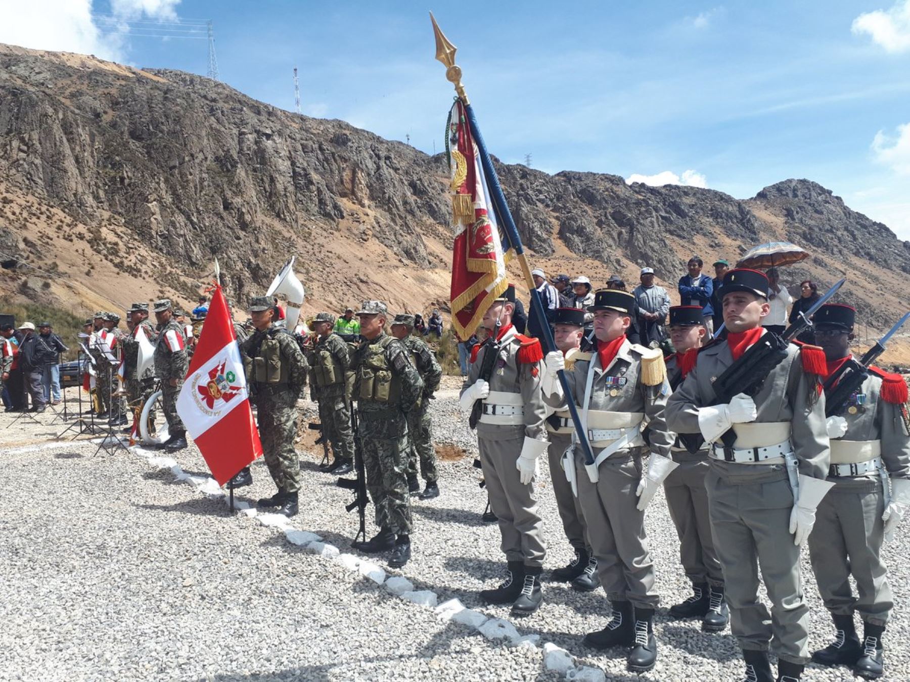 Regimiento de Artillería de Francia participó de homenaje a teniente francés François Aubry que murió en la Primera Guerra Mundial. Ceremonia se celebró en la mina de Huarón, en Pasco.