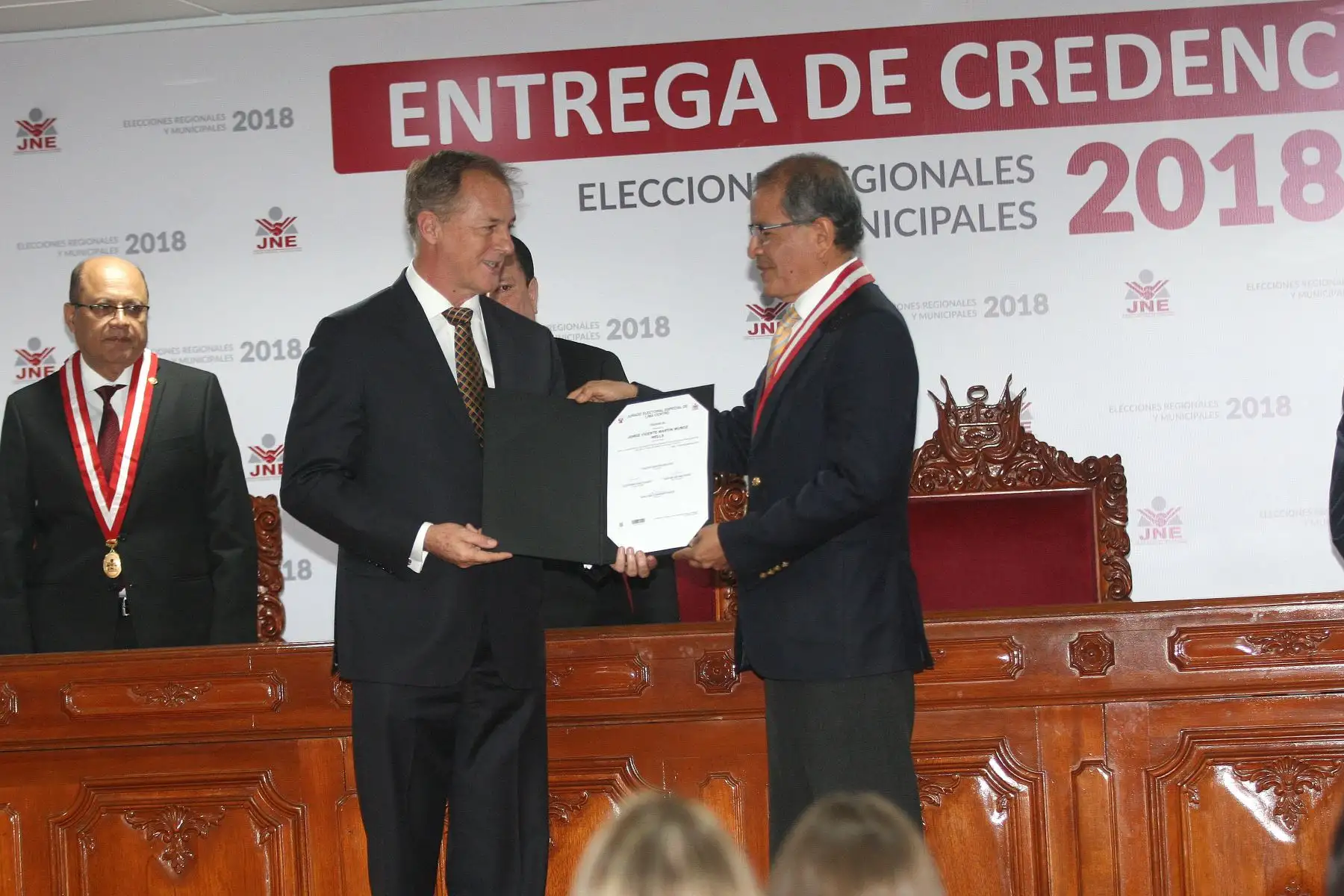 Jurado Nacional de Elecciones  hace entrega de credenciales  al alcalde electo de Lima Metropolitana, Jorge Muñoz Wells.Foto: ANDINA/Héctor Vinces.