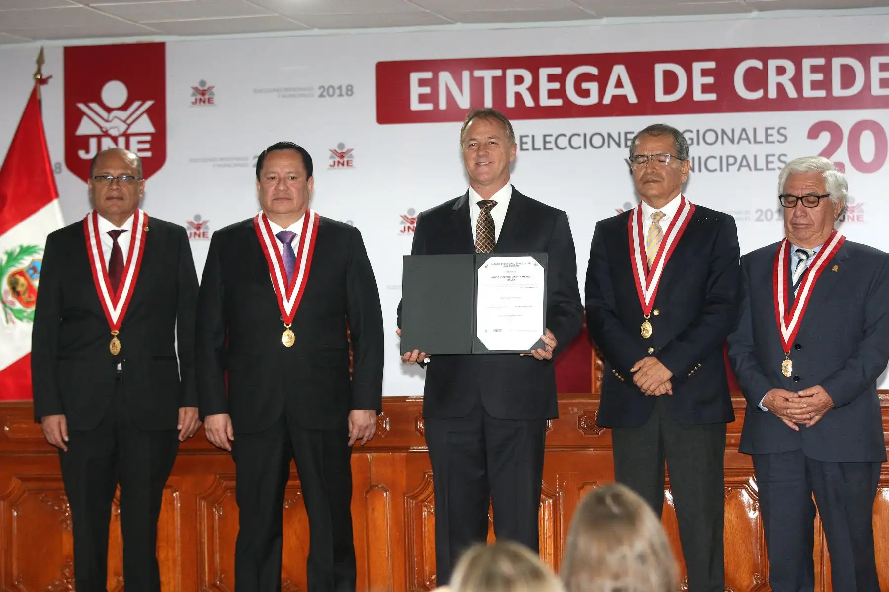 Jurado Nacional de Elecciones  hace entrega de credenciales  al alcalde electo de Lima Metropolitana, Jorge Muñoz Wells.Foto: ANDINA/Héctor Vinces.