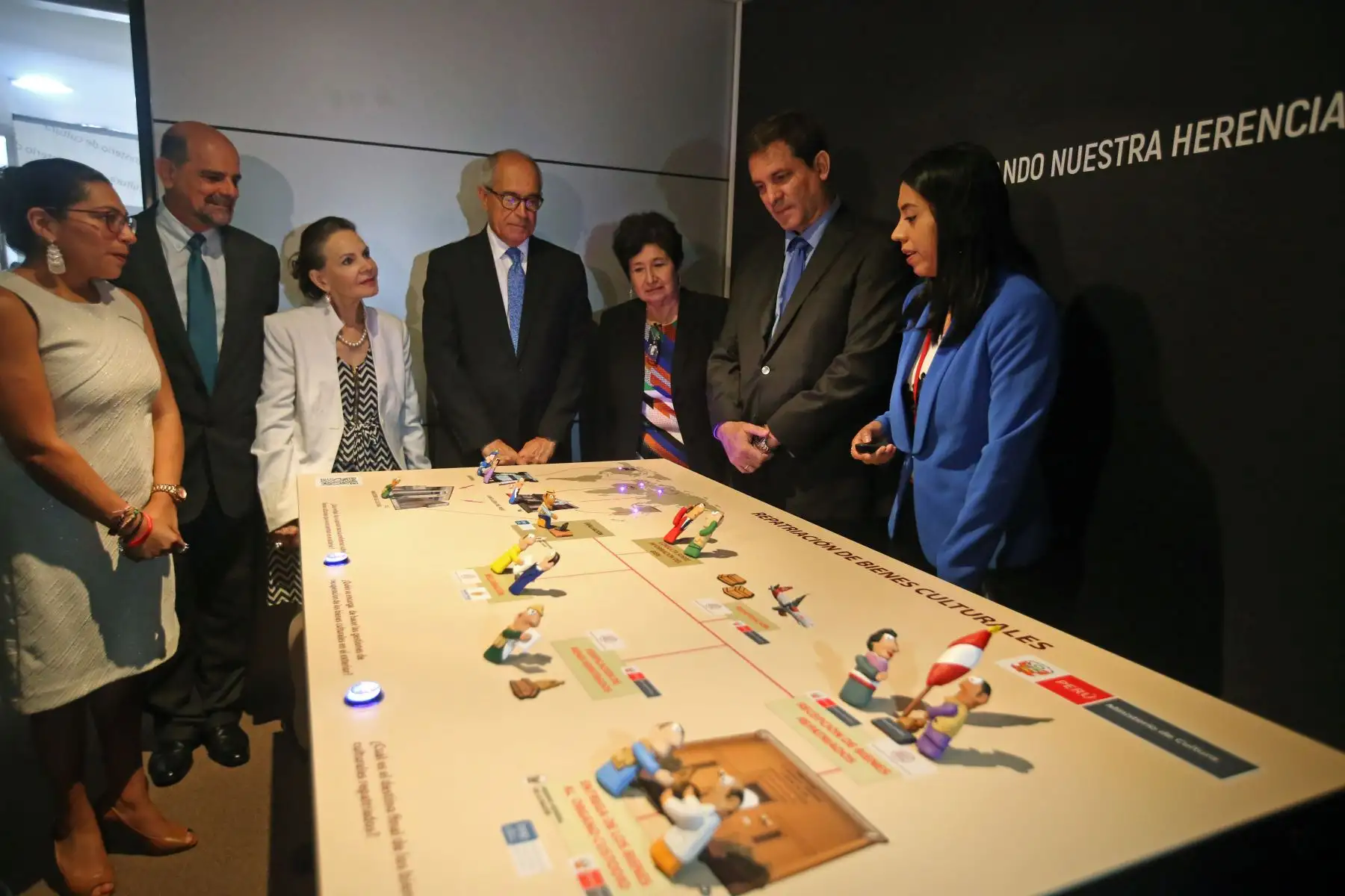 En la mesa se gráfica el proceso de cómo se repatrian los bienes culturales y qué instituciones intervienen, los "Metales Prehispánicos del Perú", nuestra herencia milenaria. Foto: ANDINA/Vidal Tarqui