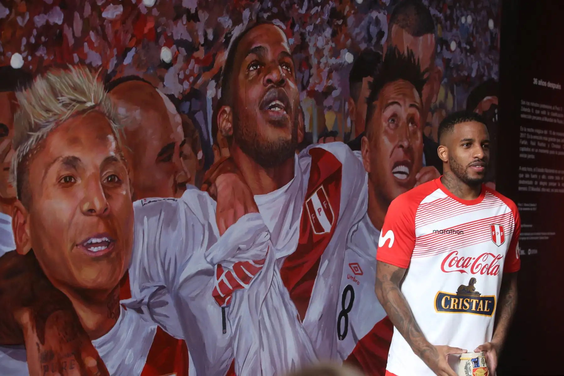 El delantero peruano, Jefferson Farfán, participó  en la presentación del  mural en homenaje a la clasificación al Mundial fue presentado en el Estadio Nacional. Foto: ANDINA/Vidal Tarqui